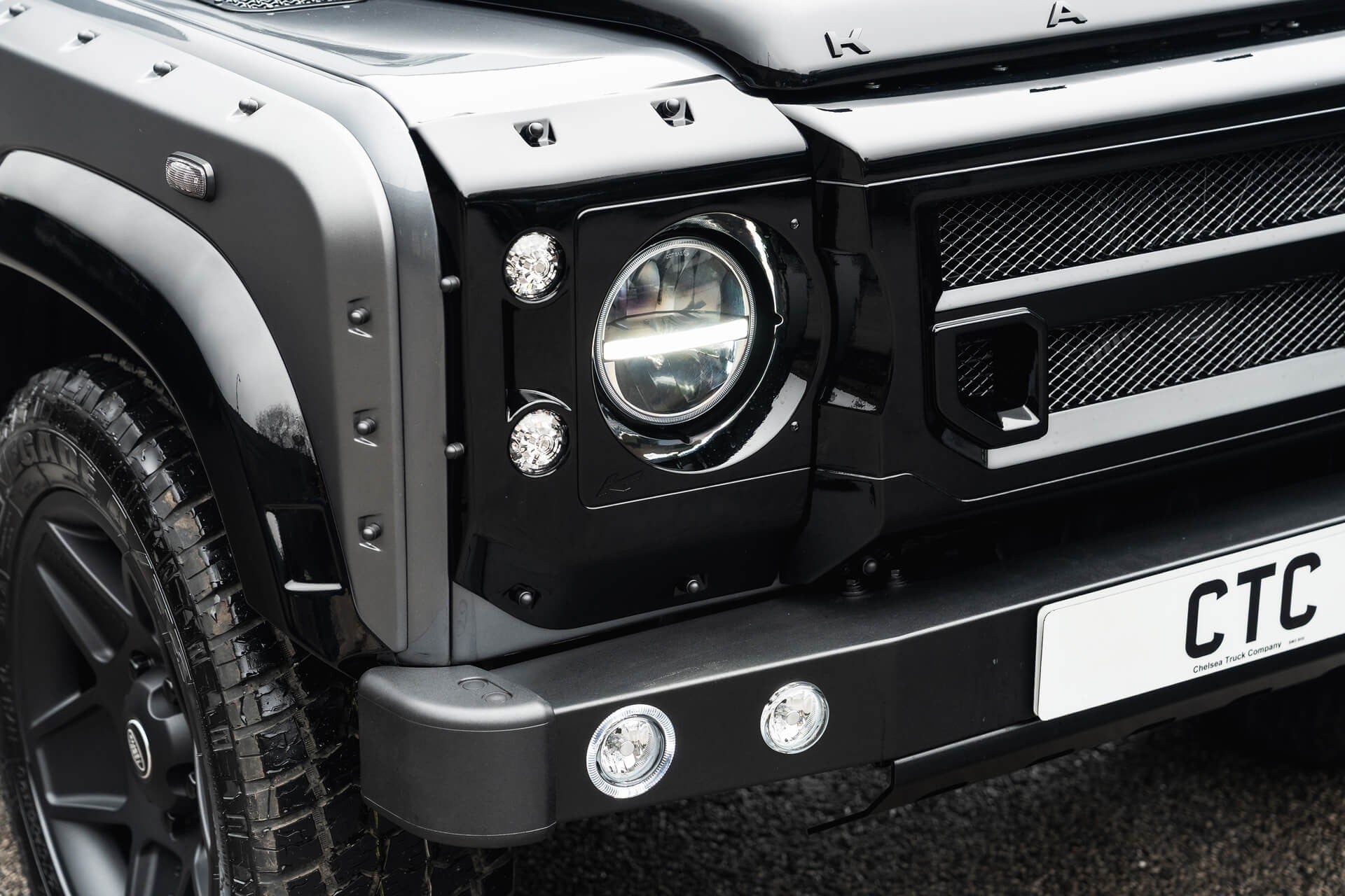 Land Rover Defender 2.2 TDCI 90 XS Gallery Image