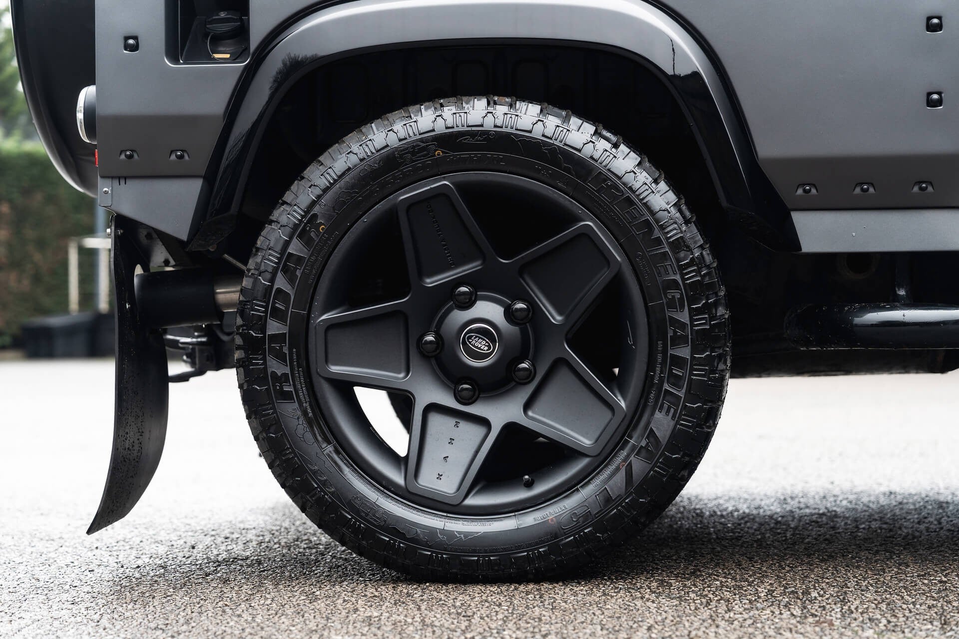 Land Rover Defender 2.2 TDCI 90 XS Gallery Image