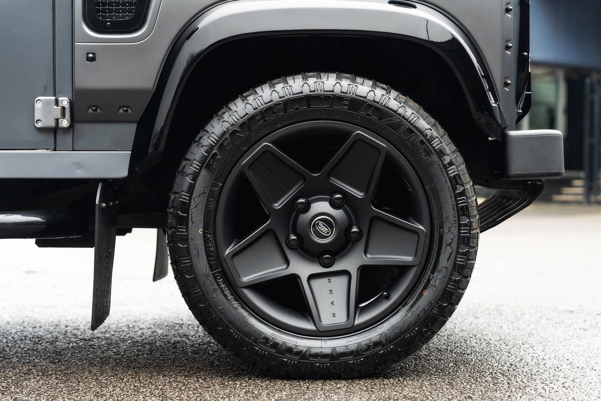 Land Rover Defender 2.2 TDCI 90 XS Gallery Image
