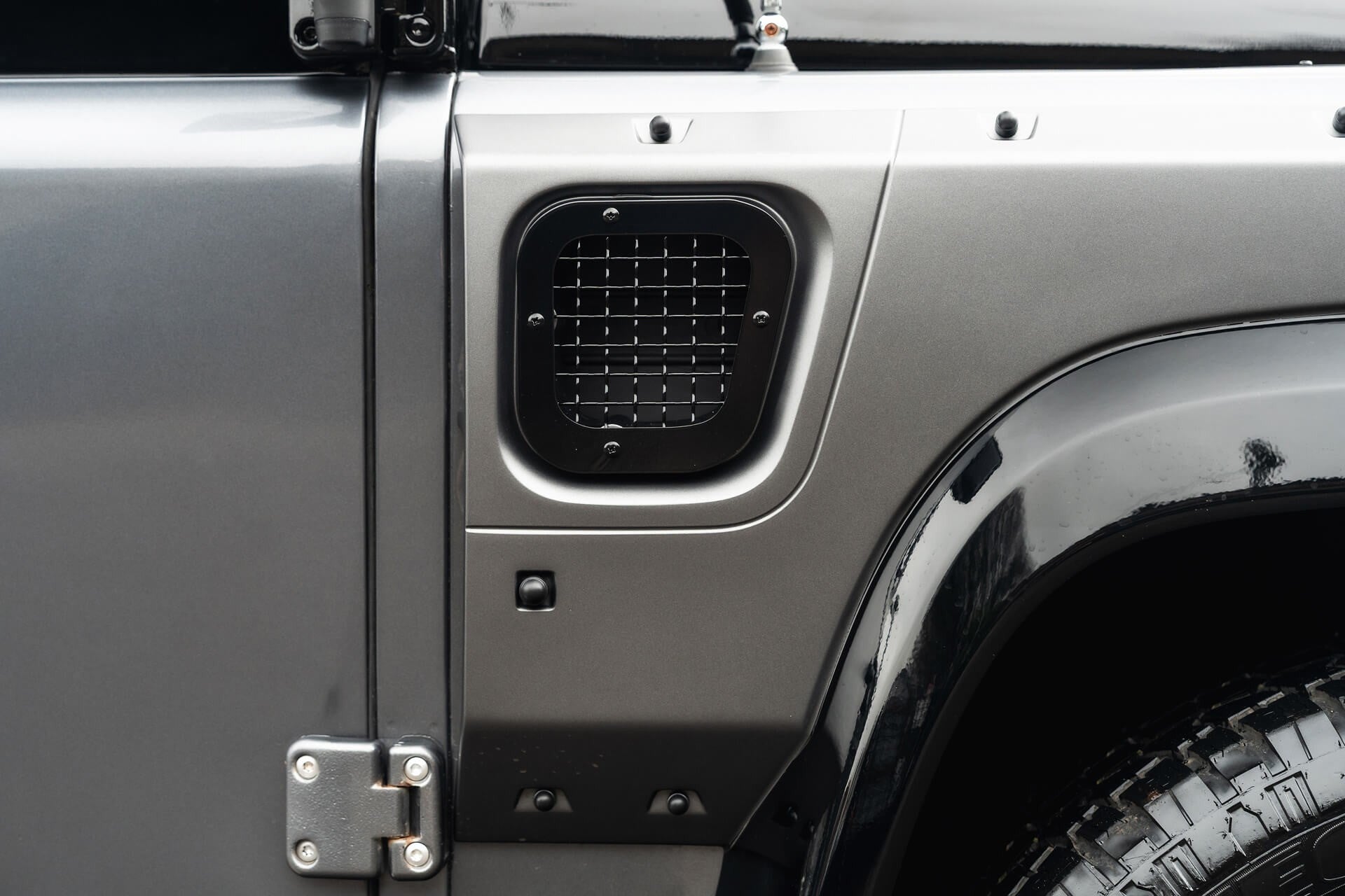 Land Rover Defender 2.2 TDCI 90 XS Gallery Image