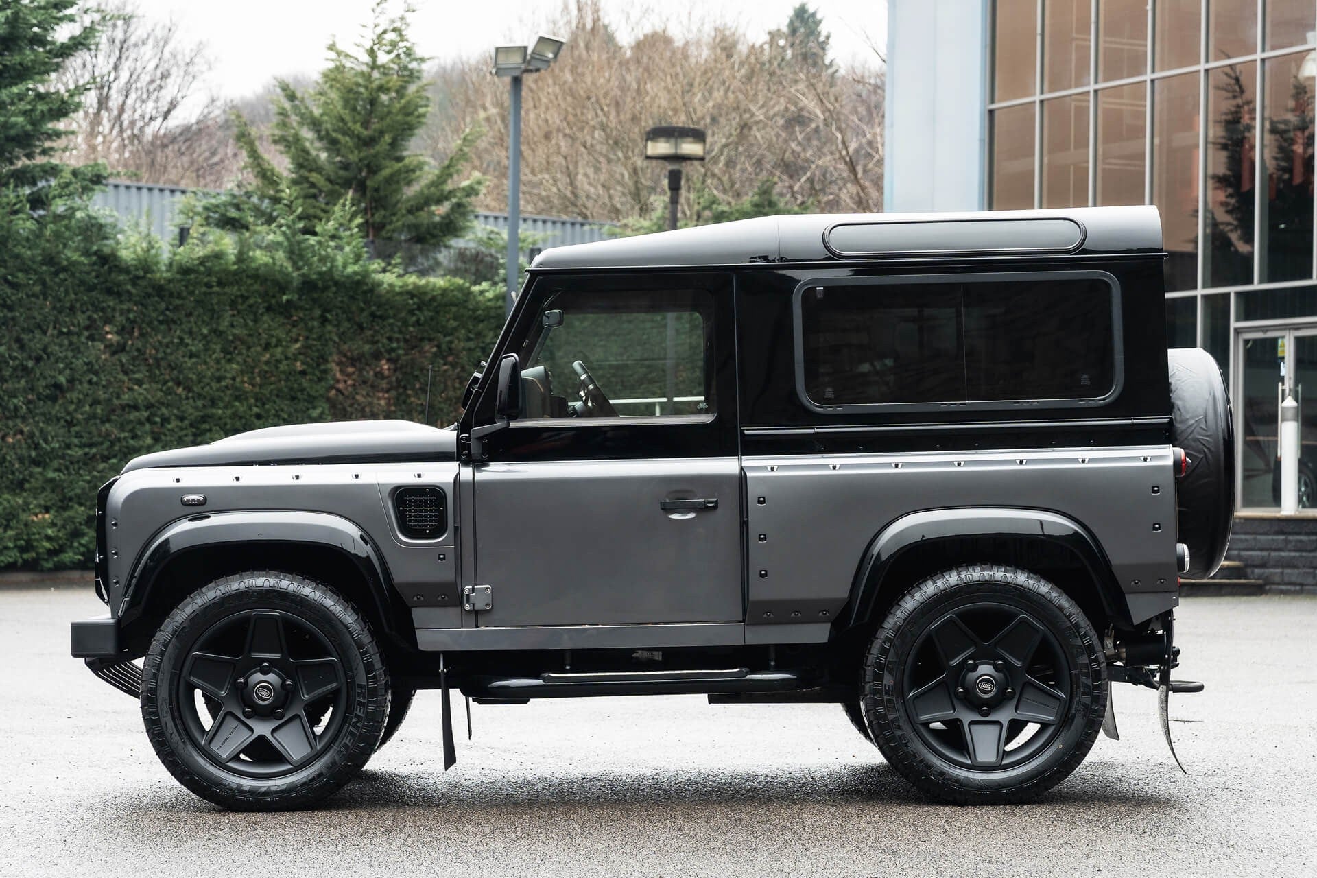 Land Rover Defender 2.2 TDCI 90 XS Gallery Image