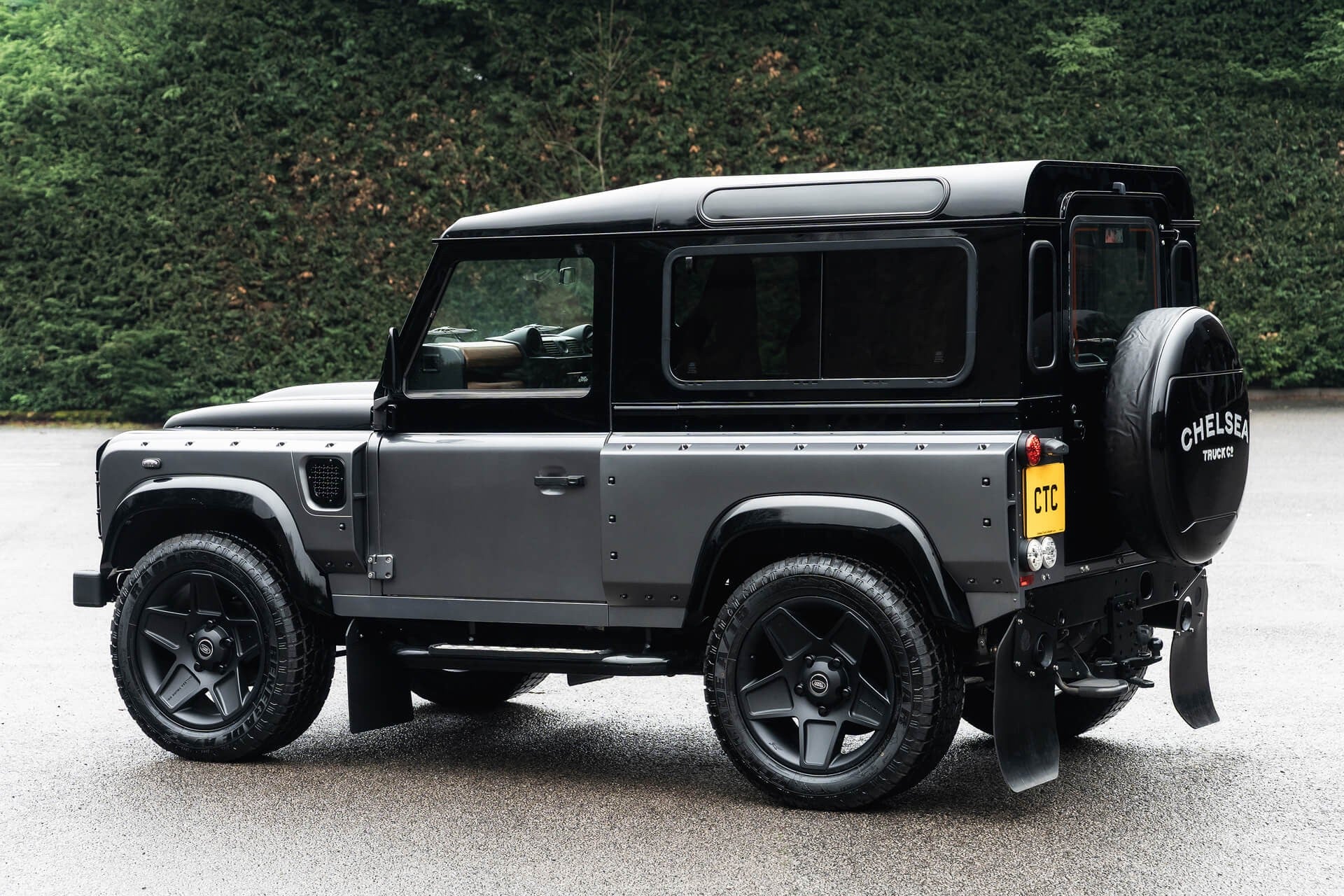 Land Rover Defender 2.2 TDCI 90 XS Gallery Image