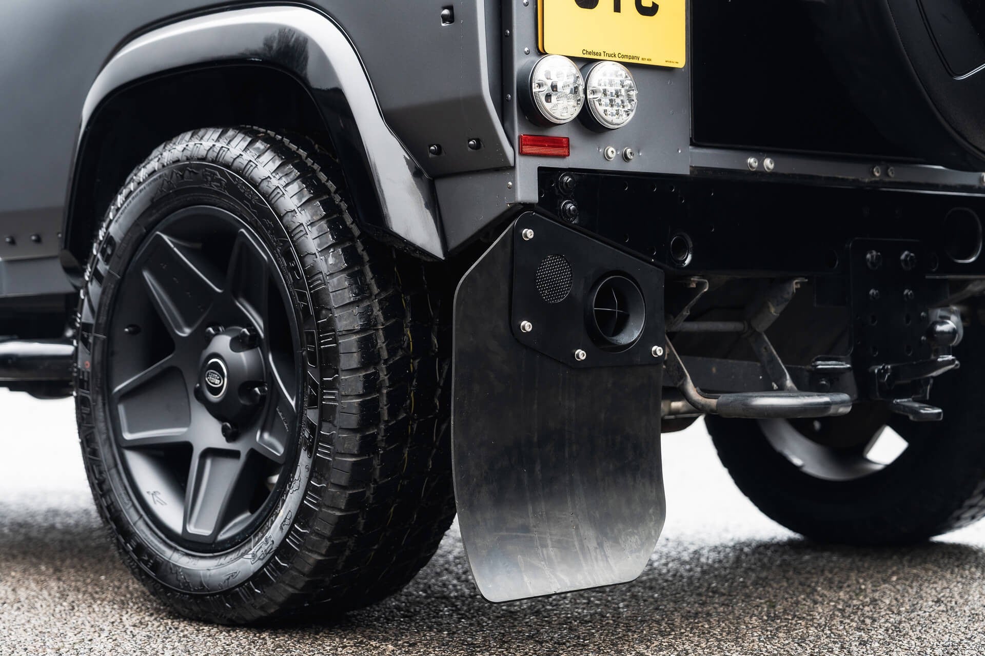 Land Rover Defender 2.2 TDCI 90 XS Gallery Image