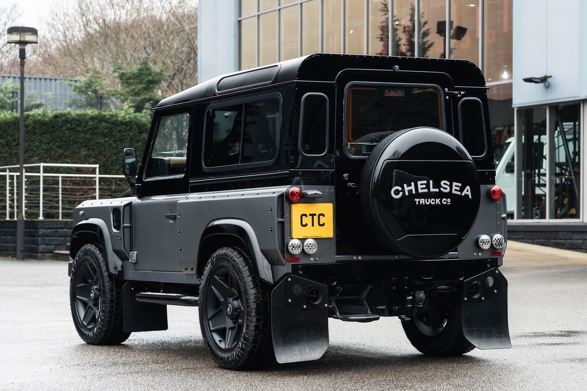 Land Rover Defender 2.2 TDCI 90 XS Gallery Image
