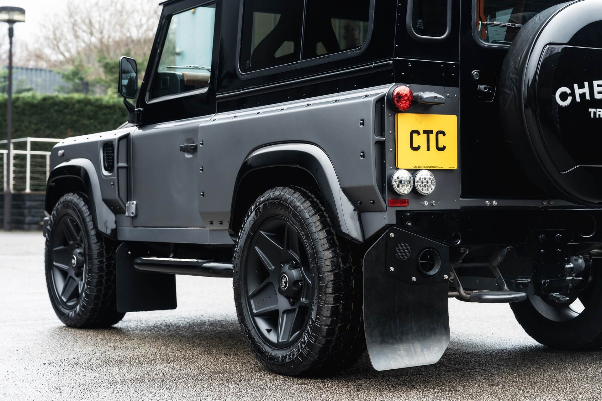 Land Rover Defender 2.2 TDCI 90 XS Gallery Image