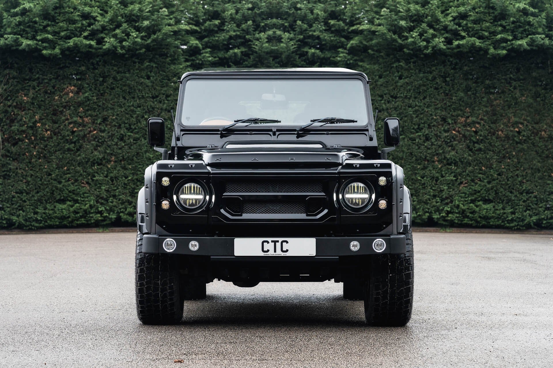Land Rover Defender 2.2 TDCI 90 XS Gallery Image