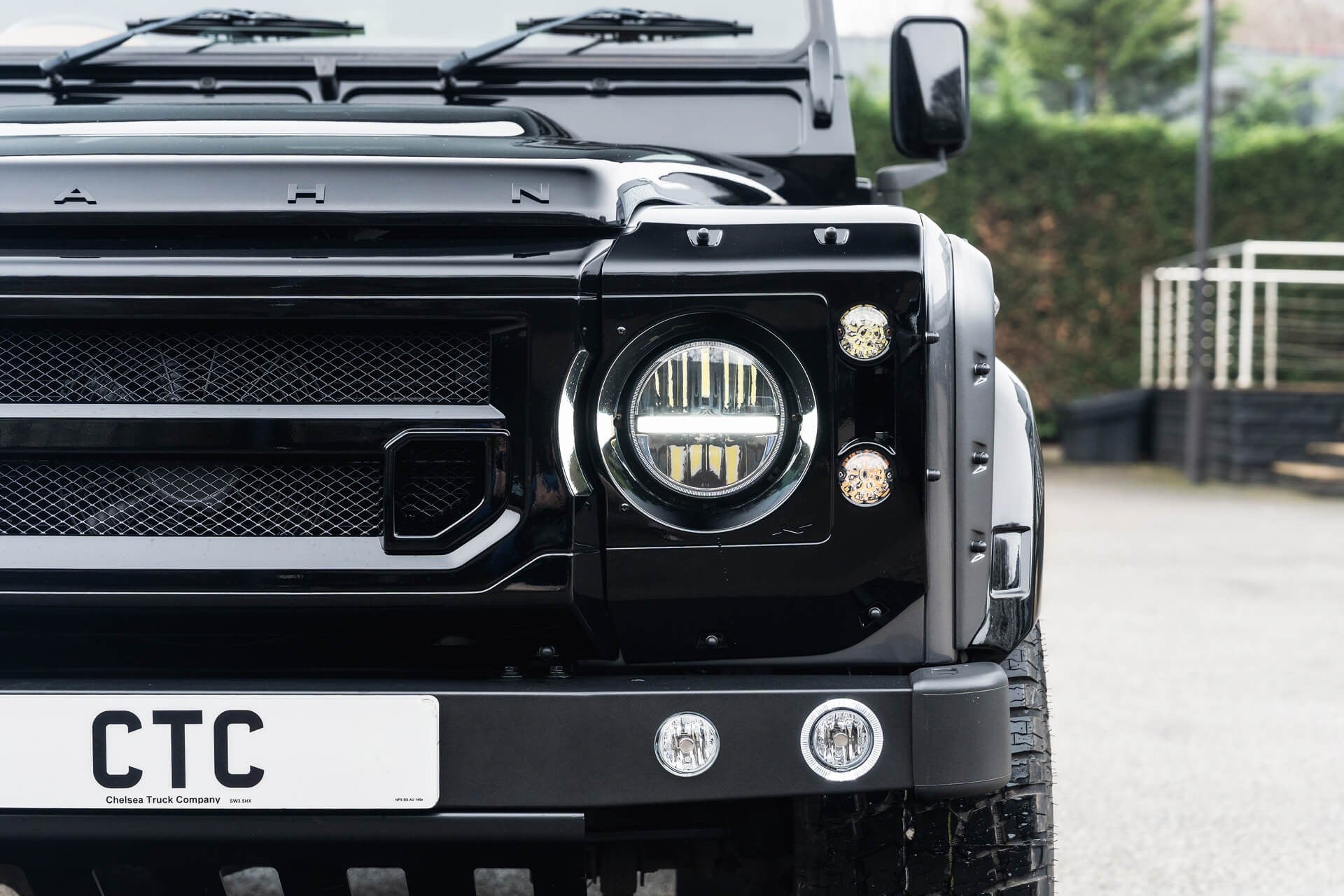 Land Rover Defender 2.2 TDCI 90 XS Gallery Image