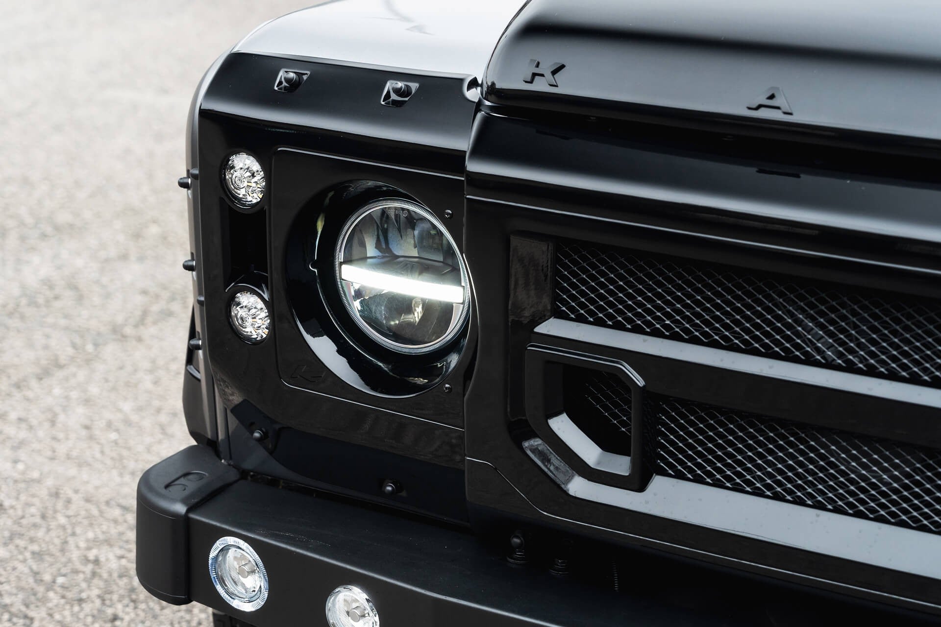 Land Rover Defender 2.2 TDCI 90 XS Gallery Image