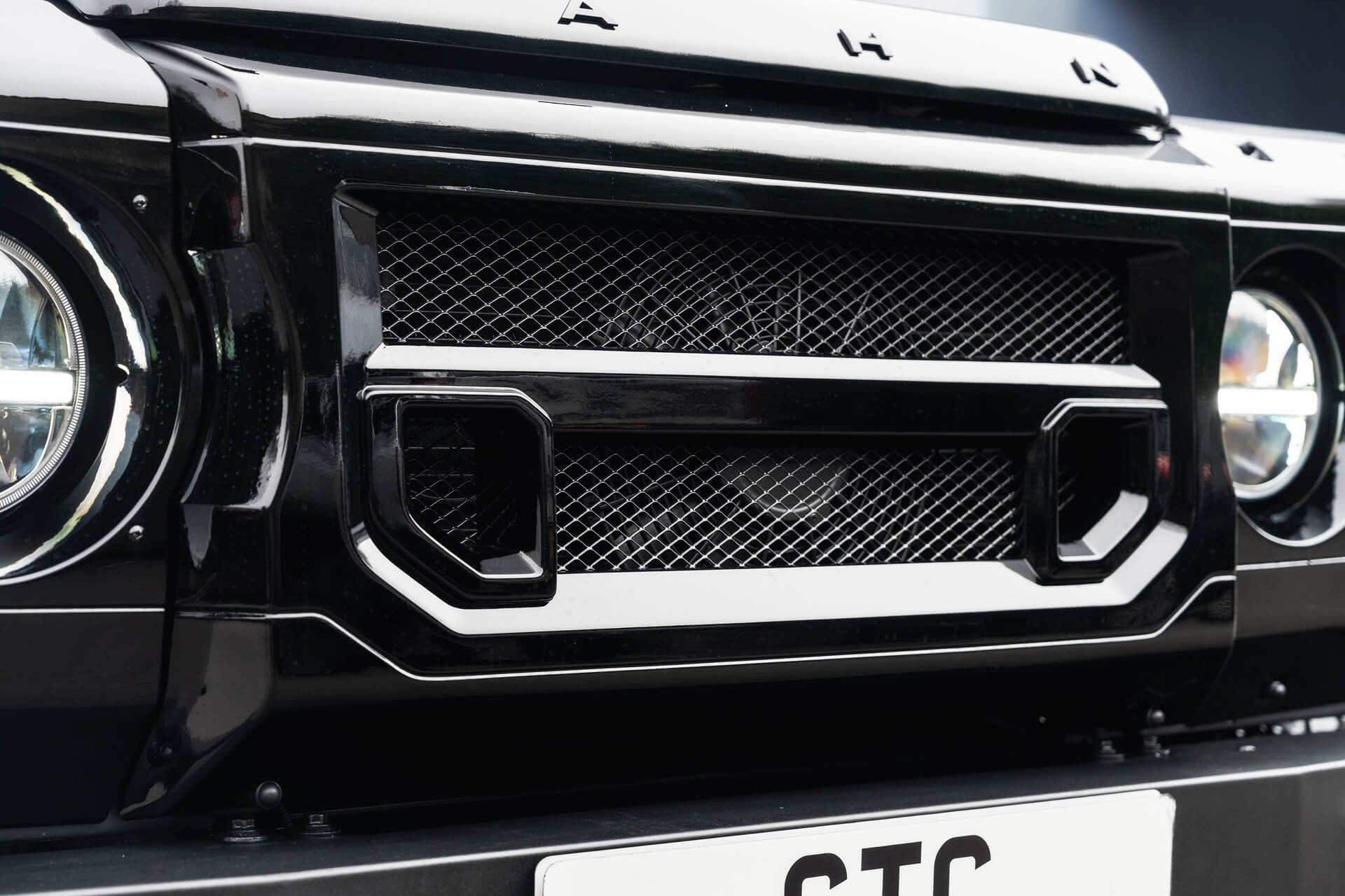 Land Rover Defender 2.2 TDCI 90 XS Gallery Image