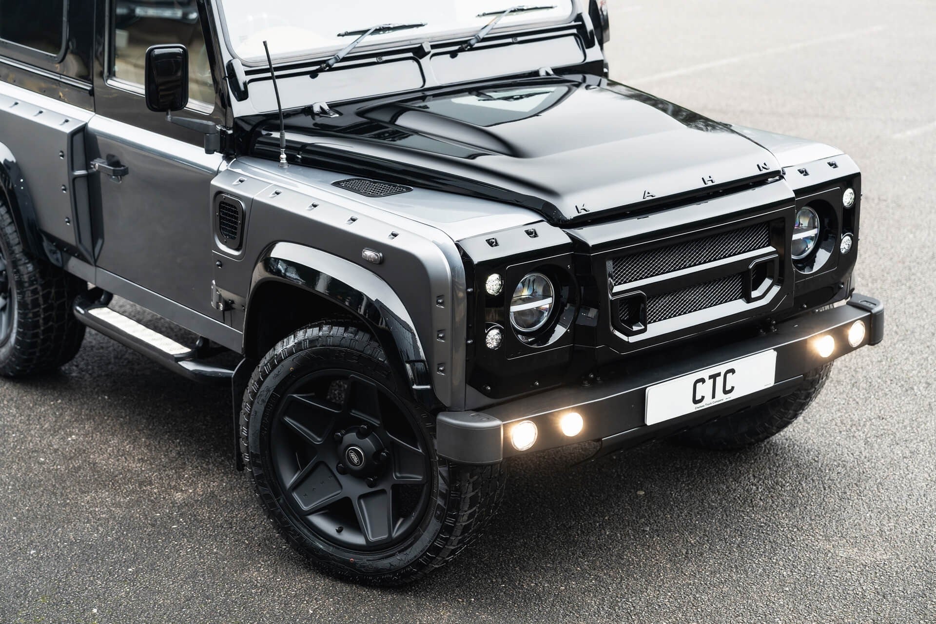 Land Rover Defender 2.2 TDCI 90 XS Gallery Image