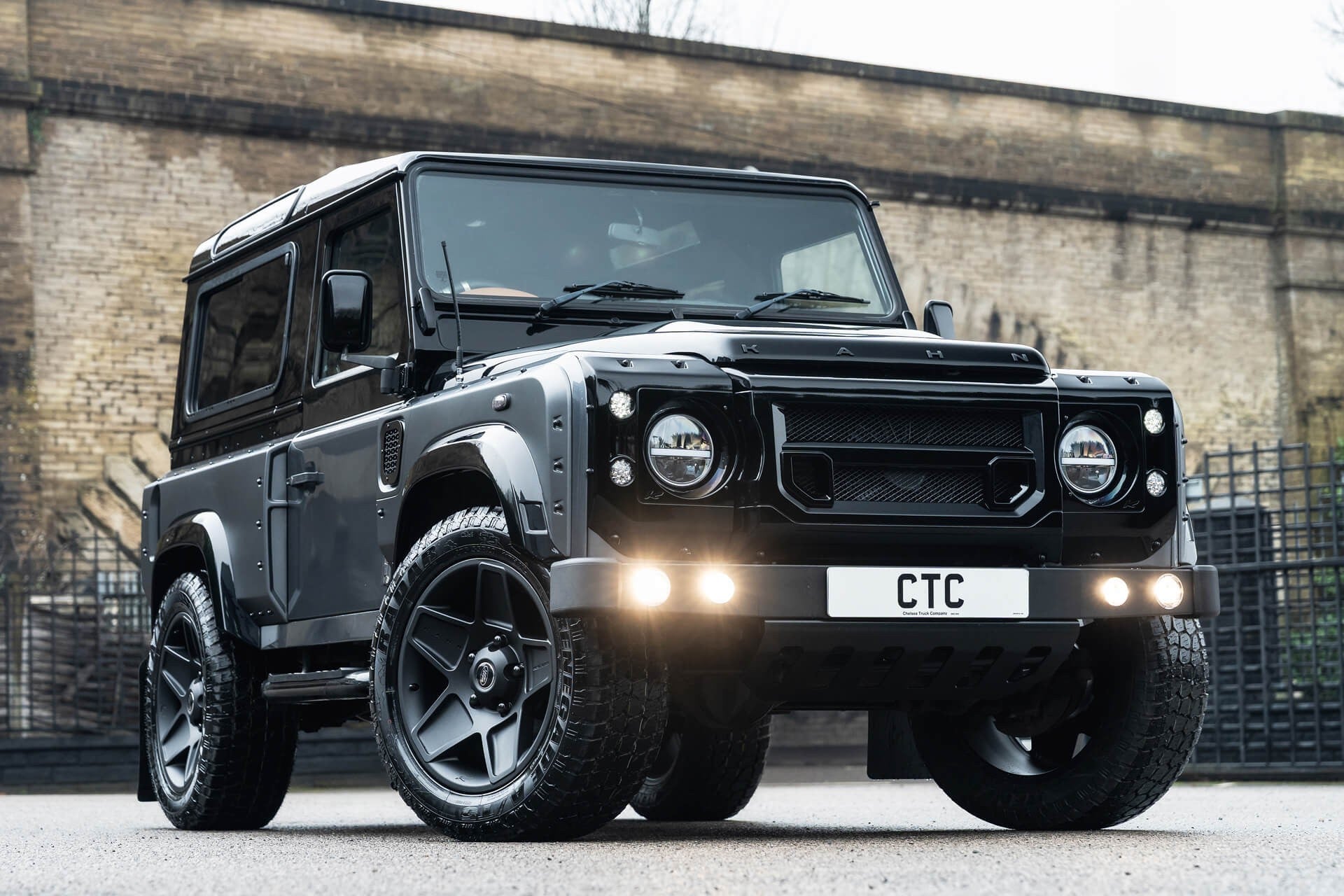 Land Rover Defender 2.2 TDCI 90 XS Gallery Image