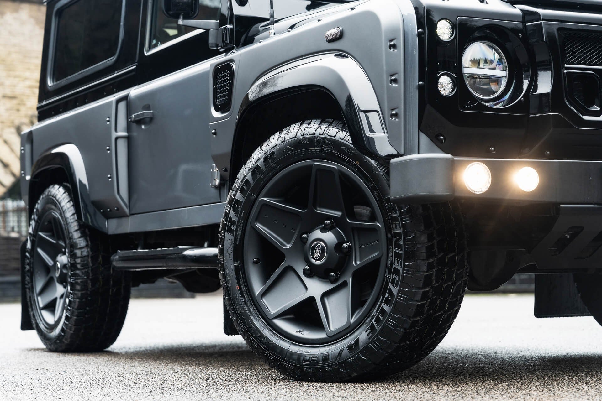 Land Rover Defender 2.2 TDCI 90 XS Gallery Image