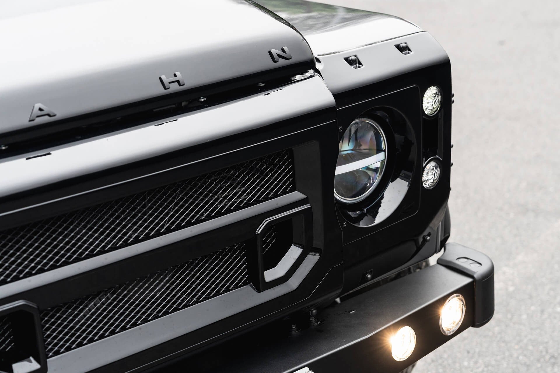 Land Rover Defender 2.2 TDCI 90 XS Gallery Image