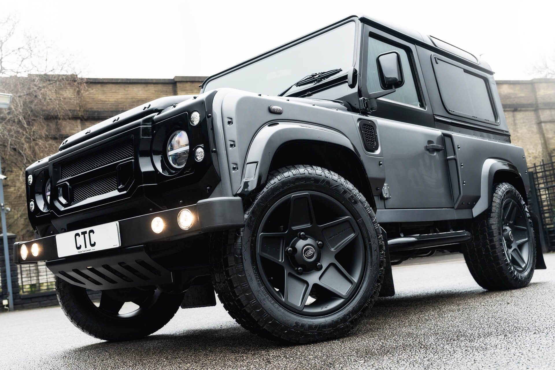 Land Rover Defender 2.2 TDCI 90 XS Gallery Image