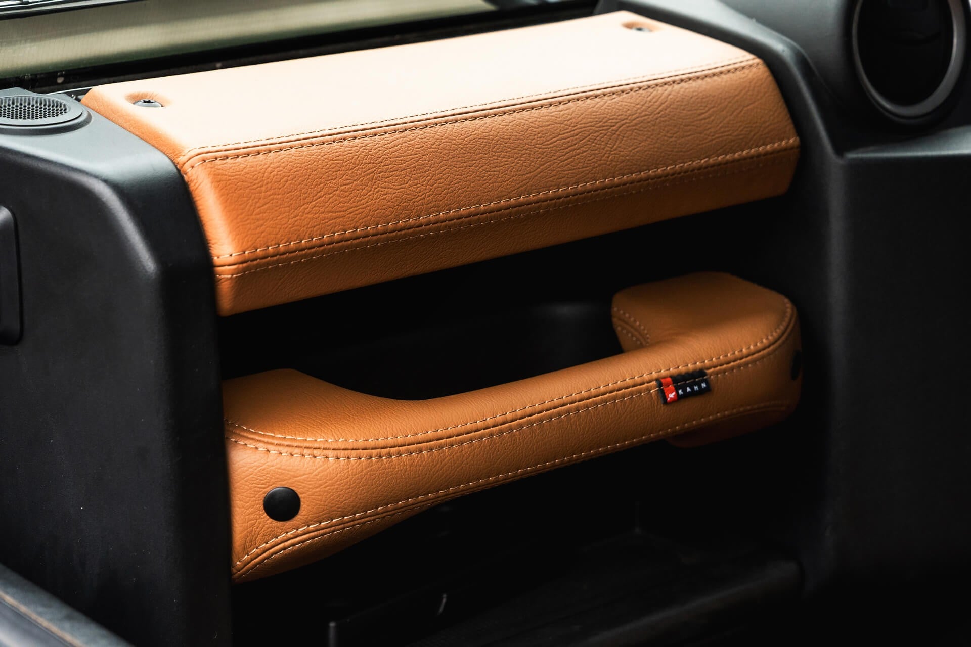 Land Rover Defender 2.2 TDCI 90 XS Gallery Image
