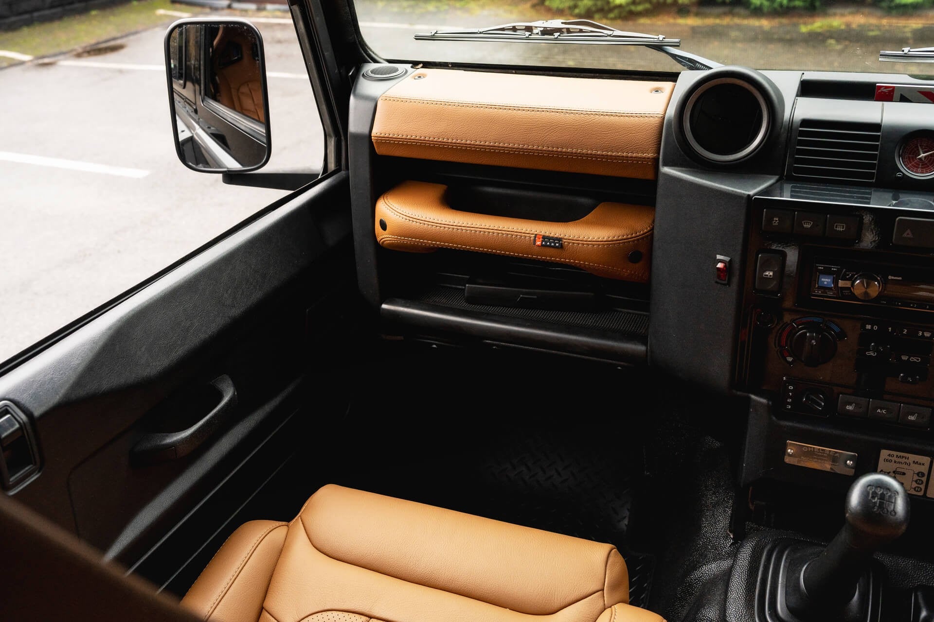 Land Rover Defender 2.2 TDCI 90 XS Gallery Image