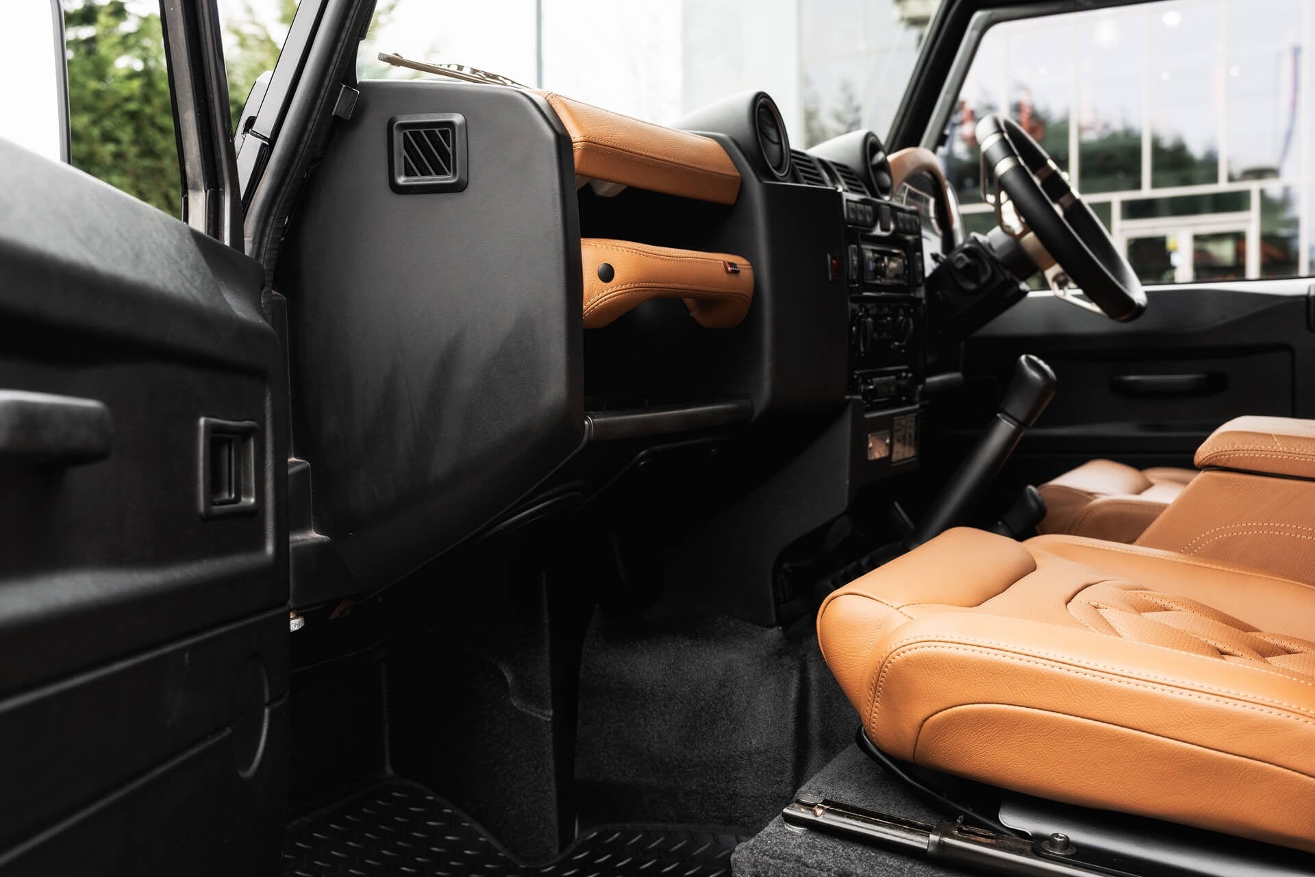 Land Rover Defender 2.2 TDCI 90 XS Gallery Image