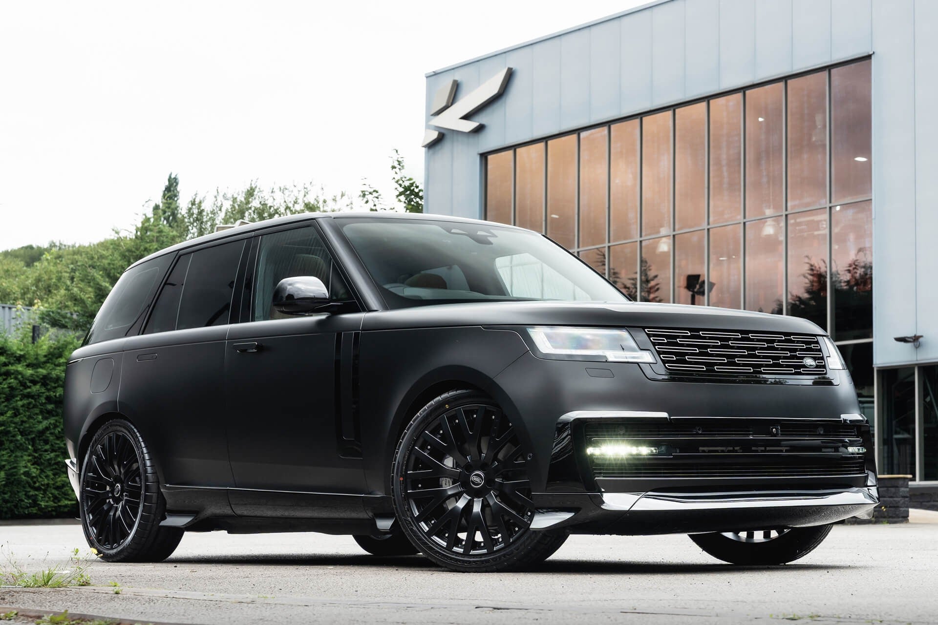 Range Rover P530 Autobiography Fintail by Racing Green Automotive