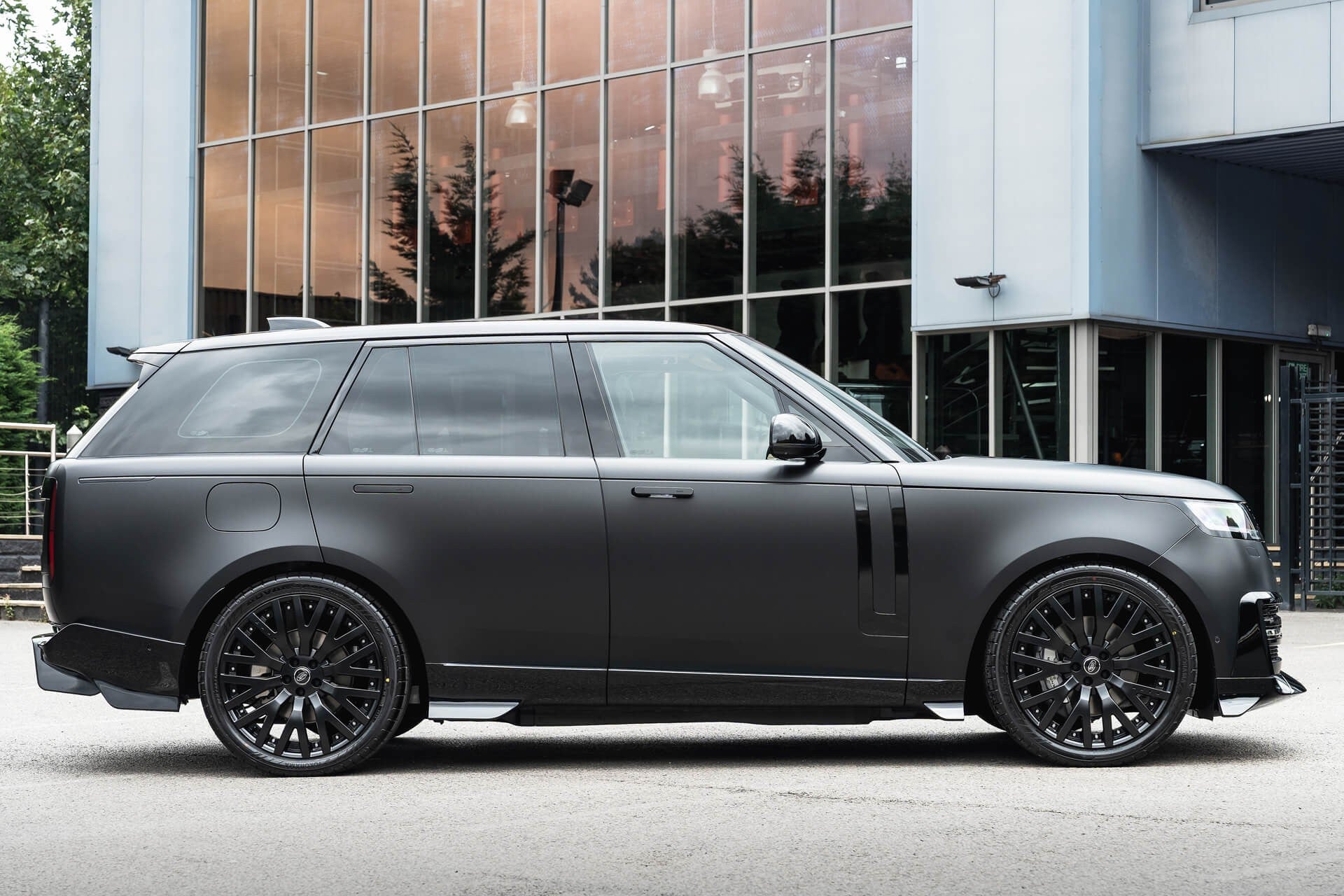 Range Rover P530 Autobiography Fintail by Racing Green Automotive