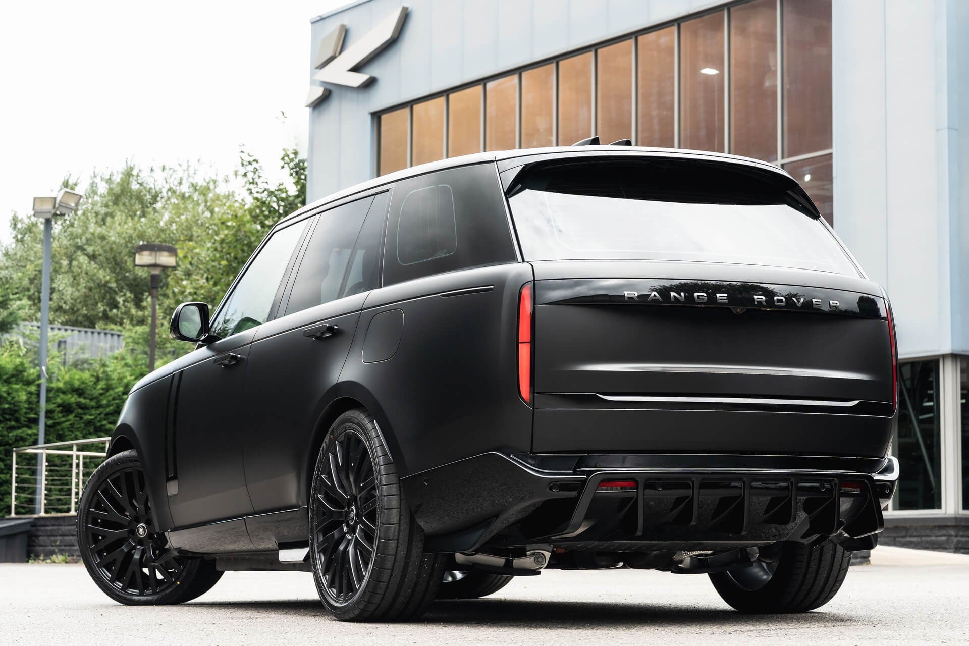 Range Rover P530 Autobiography Fintail by Racing Green Automotive