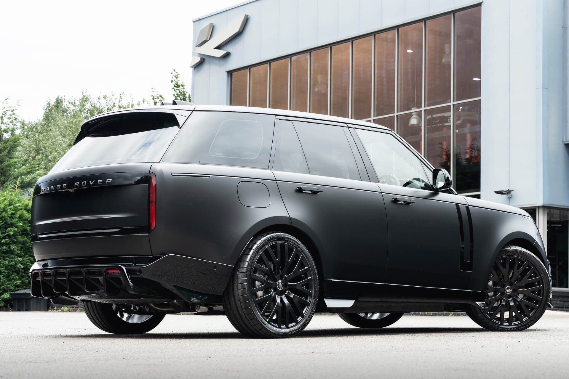 Range Rover P530 Autobiography Fintail by Racing Green Automotive