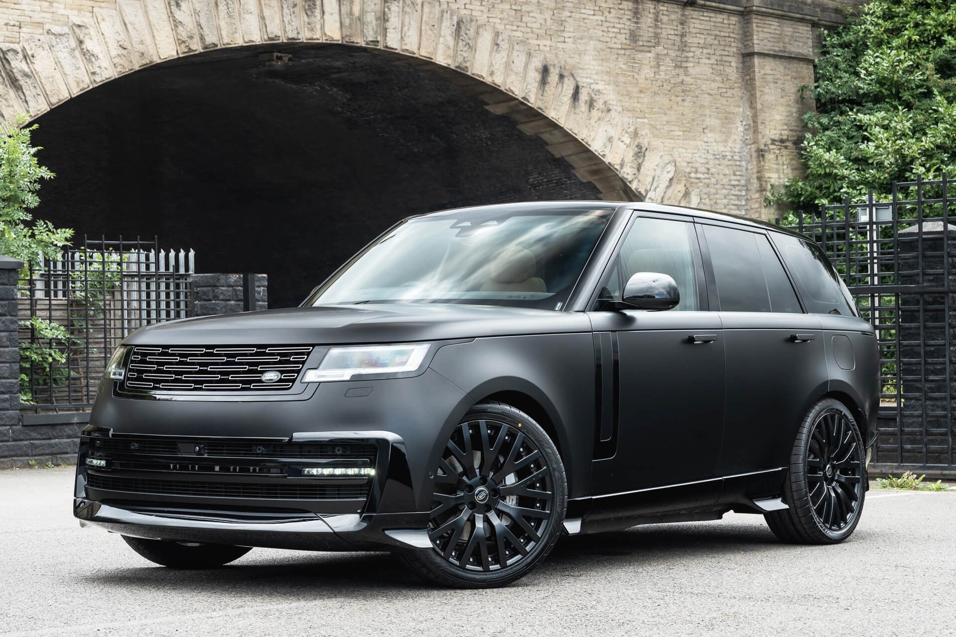Range Rover P530 Autobiography Fintail by Racing Green Automotive