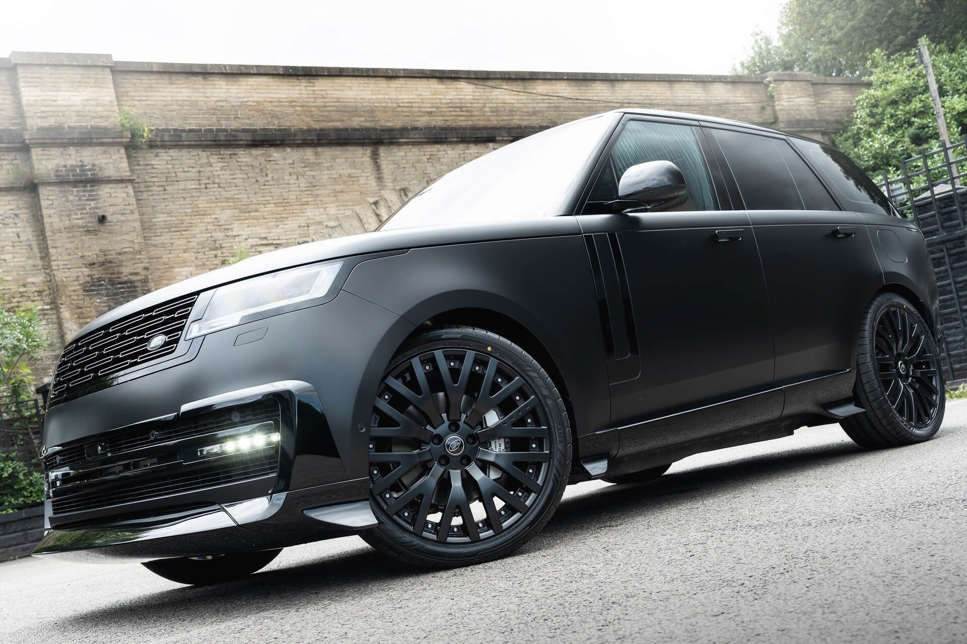 Range Rover P530 Autobiography Fintail by Racing Green Automotive