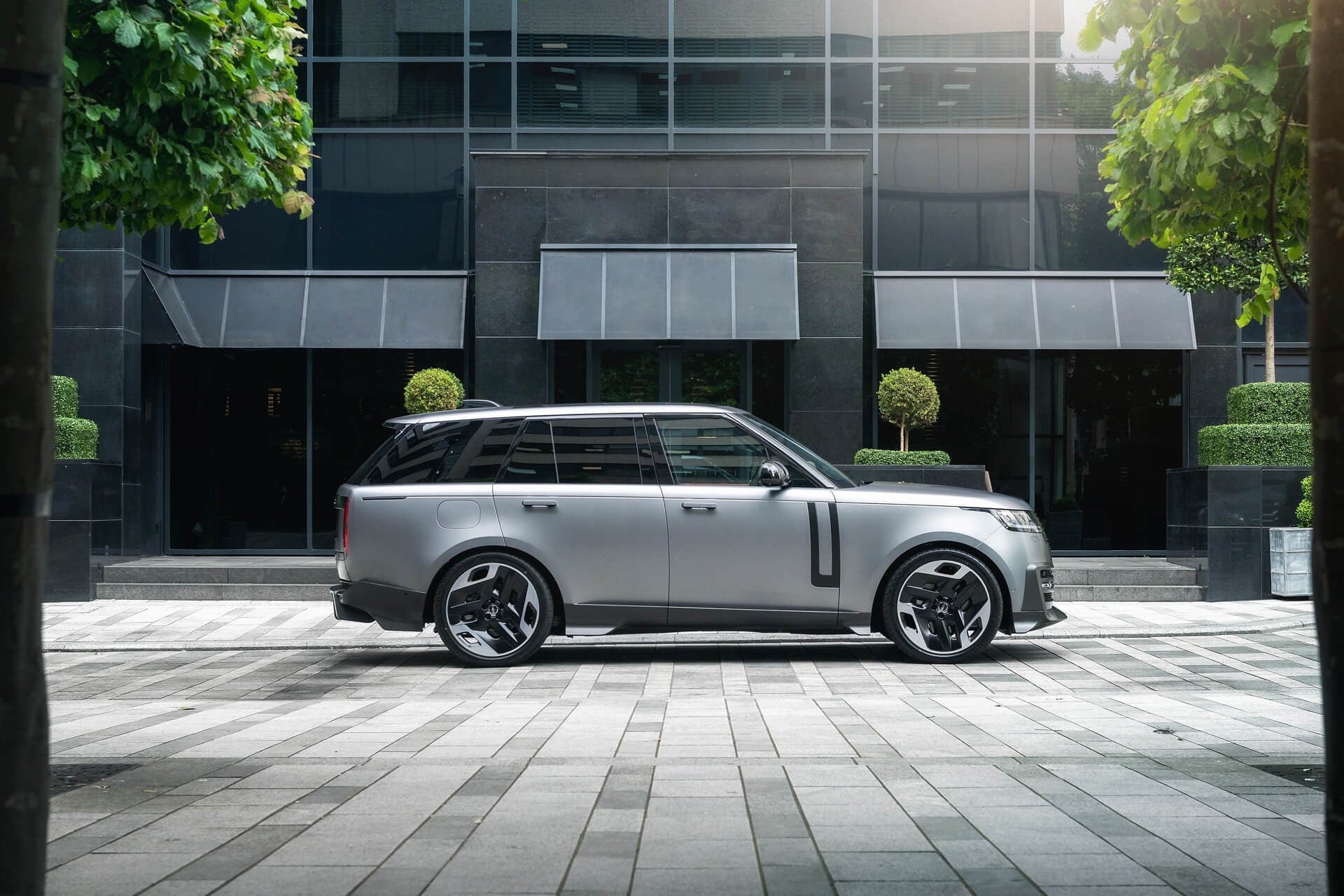 Range Rover P530 Autobiography Fintail by Racing Green Automotive