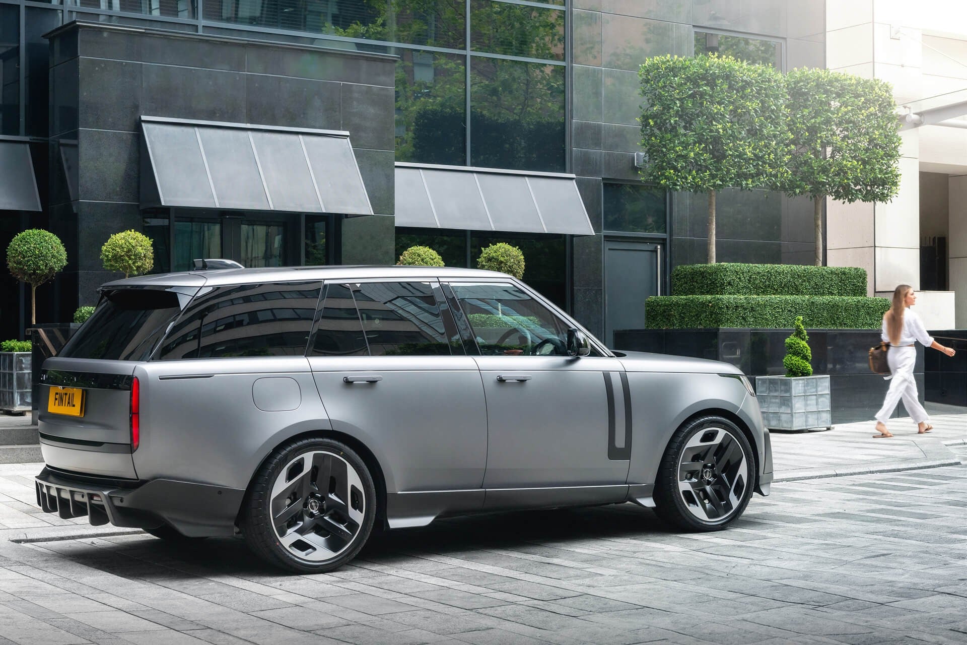 Range Rover P530 Autobiography Fintail by Racing Green Automotive