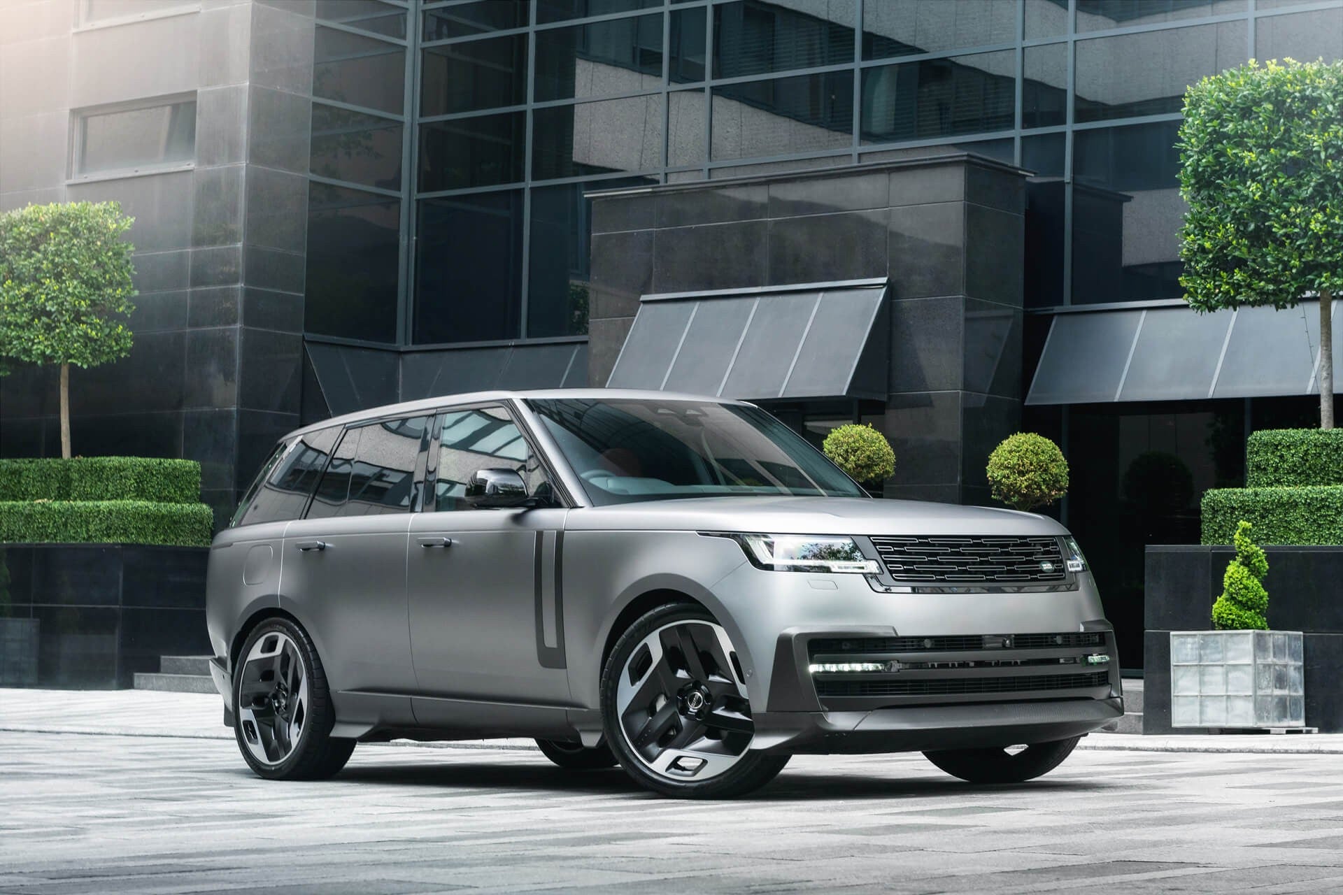 Range Rover P530 Autobiography Fintail by Racing Green Automotive