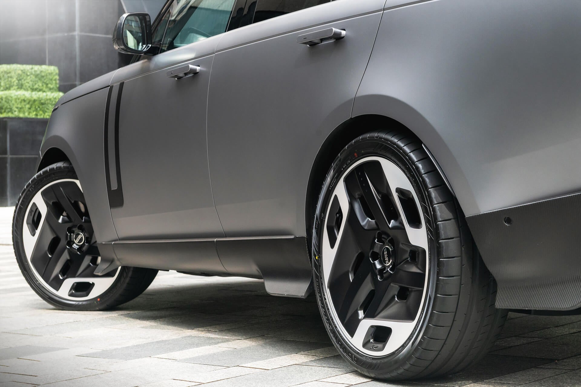 Range Rover P530 Autobiography Fintail by Racing Green Automotive