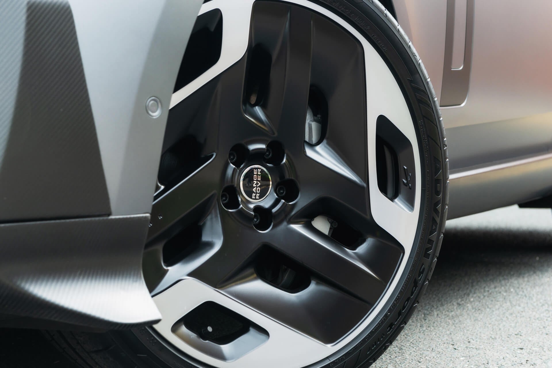Range Rover P530 Autobiography Fintail by Racing Green Automotive