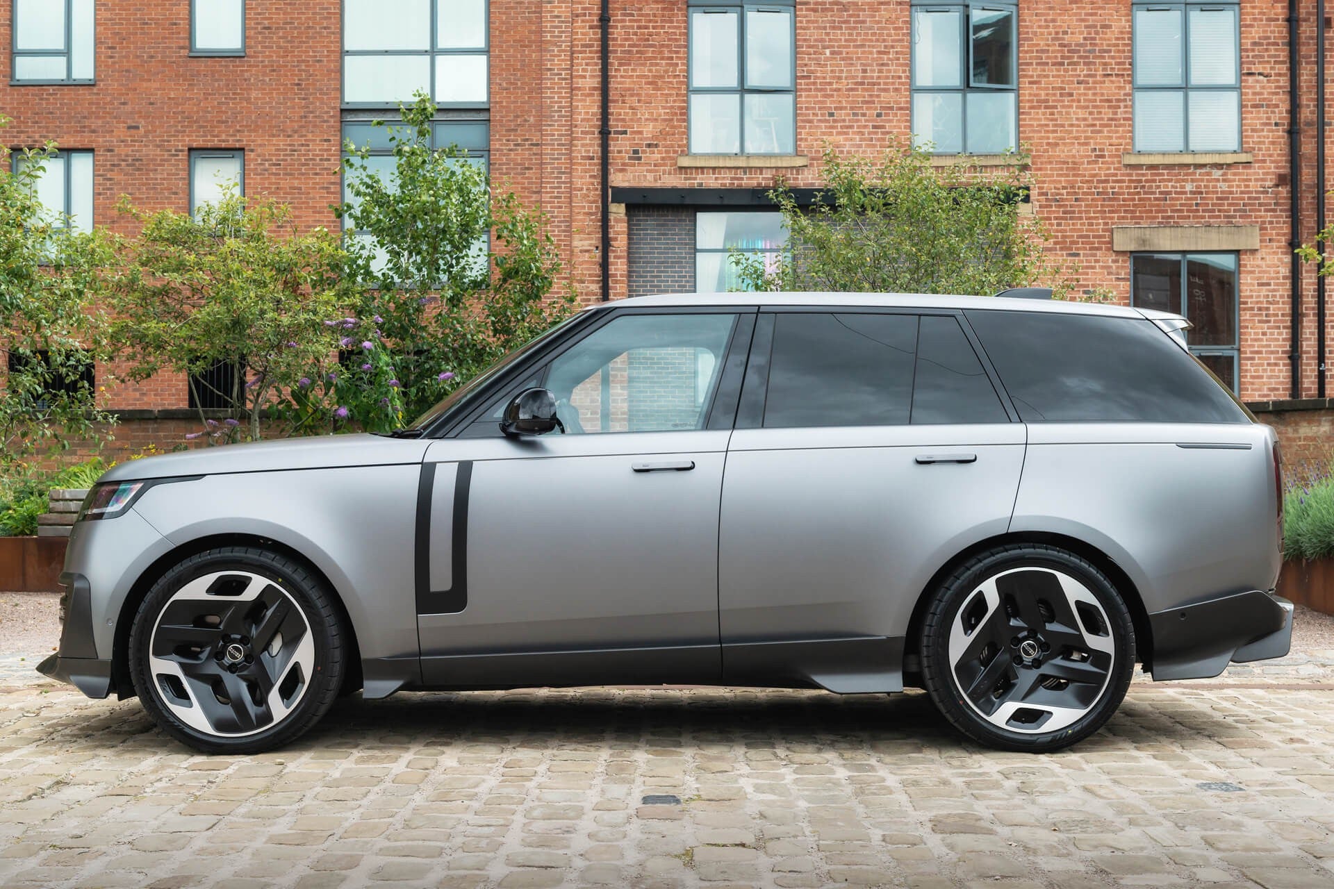 Range Rover P530 Autobiography Fintail by Racing Green Automotive