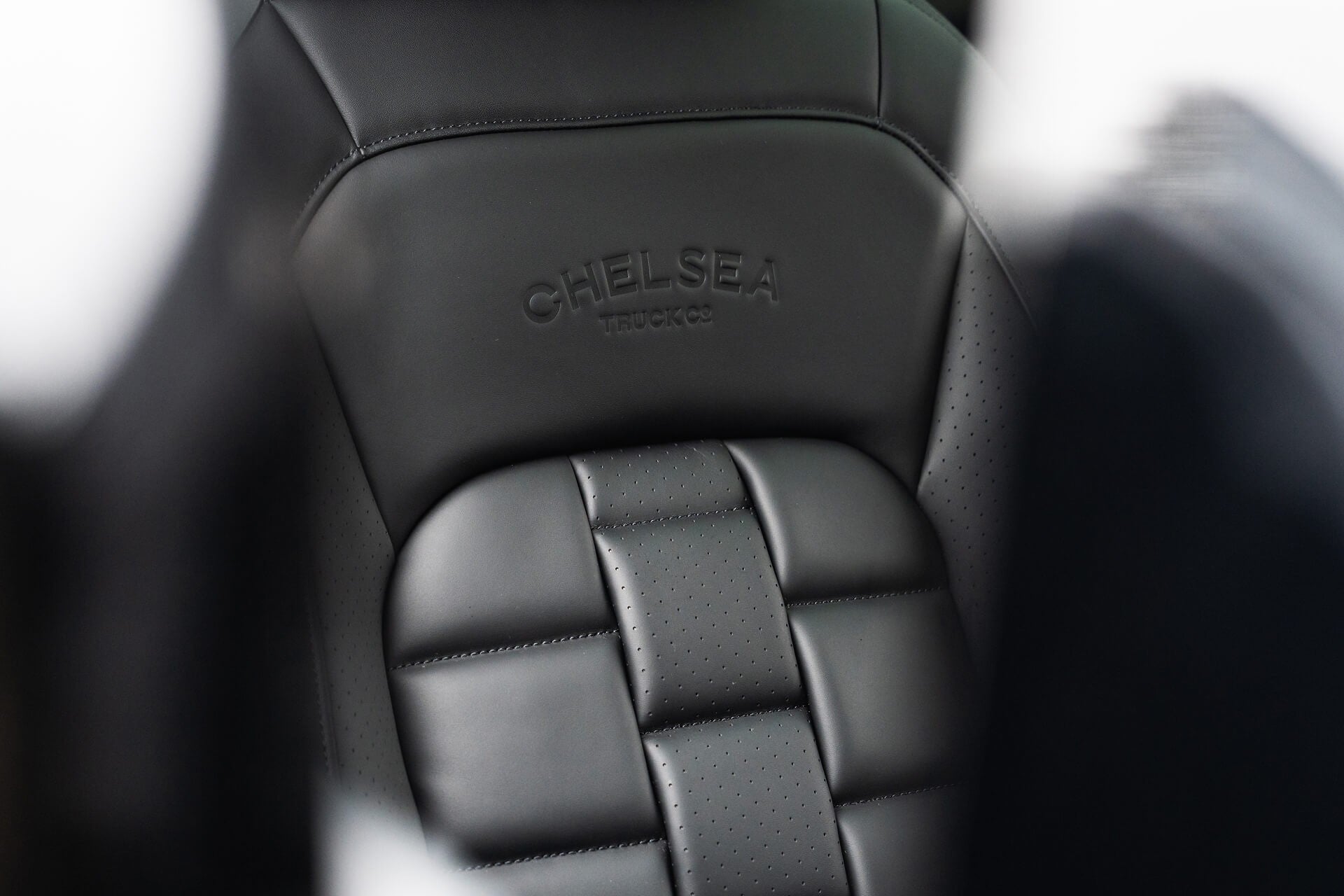 Land Rover Defender 90 P400 XS Edition Gallery Image