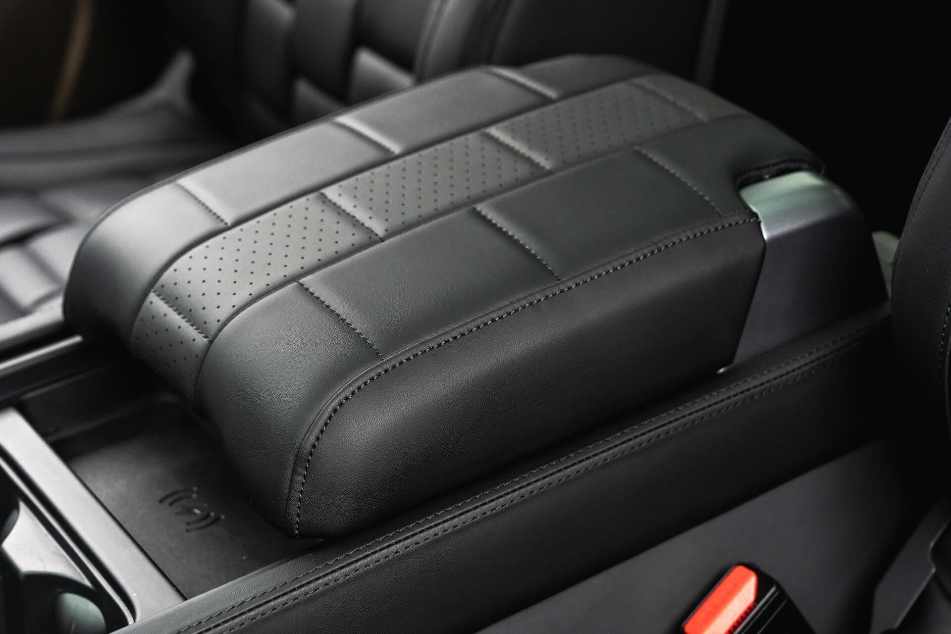 Land Rover Defender 90 P400 XS Edition Gallery Image