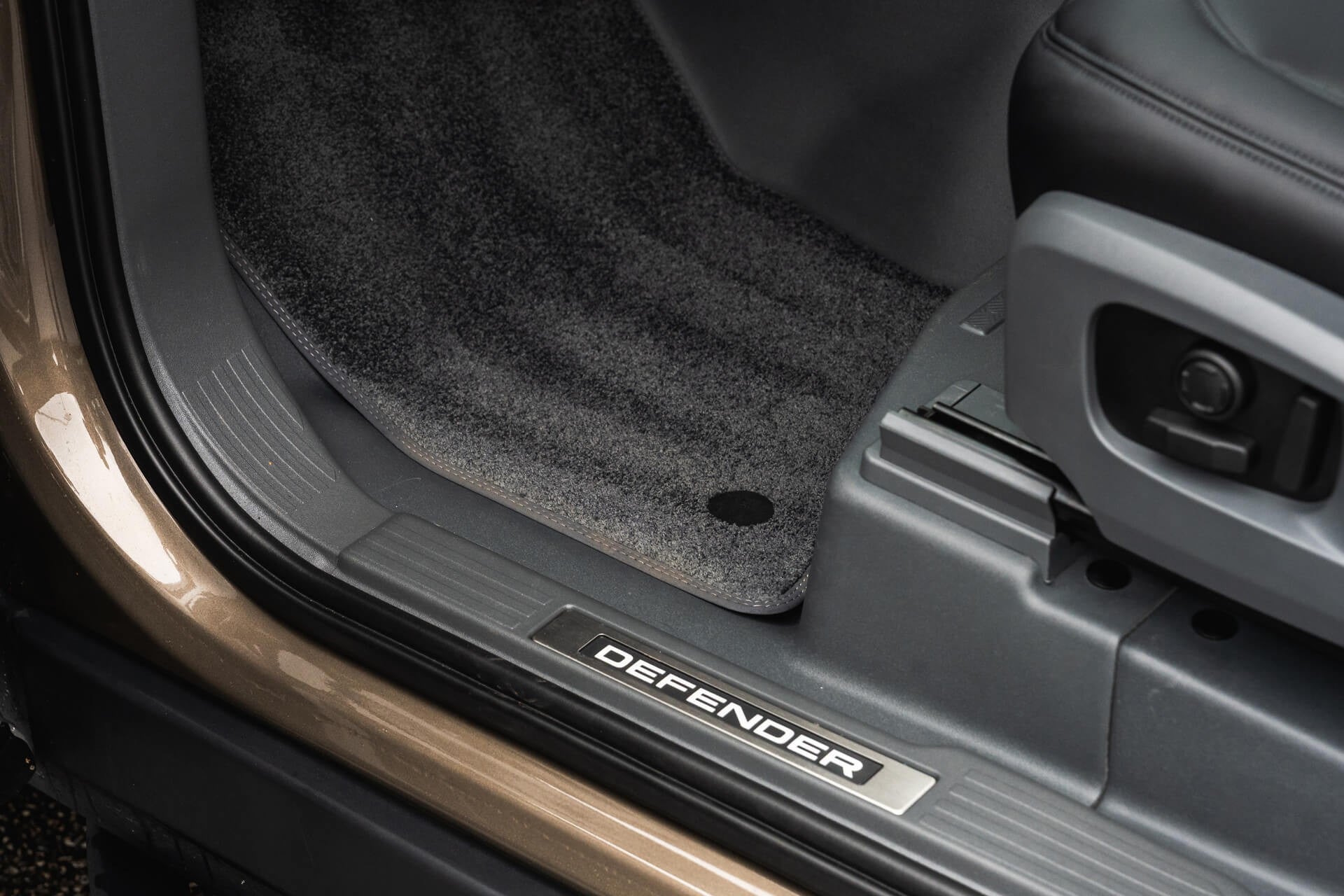 Land Rover Defender 90 P400 XS Edition Gallery Image