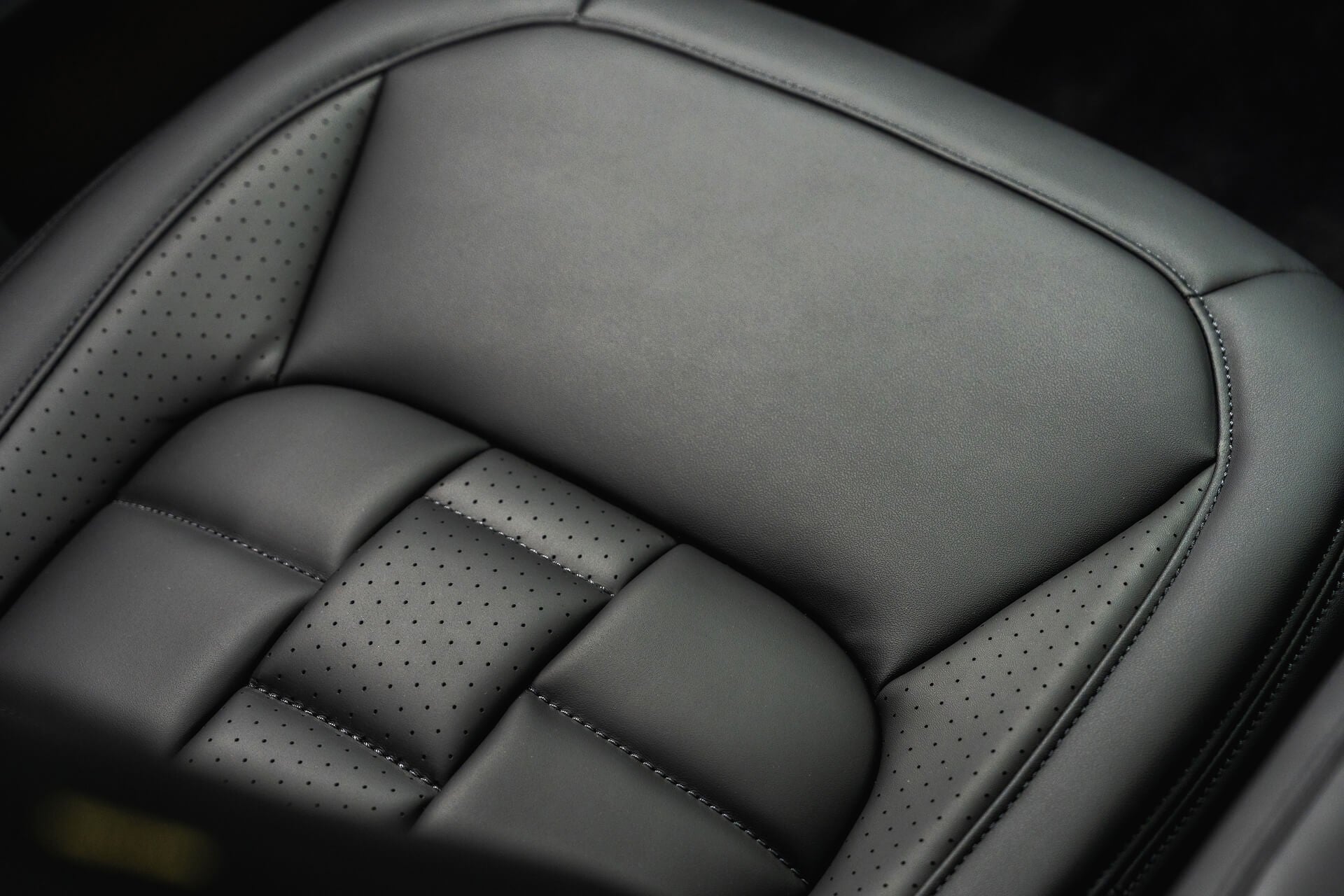 Land Rover Defender 90 P400 XS Edition Gallery Image