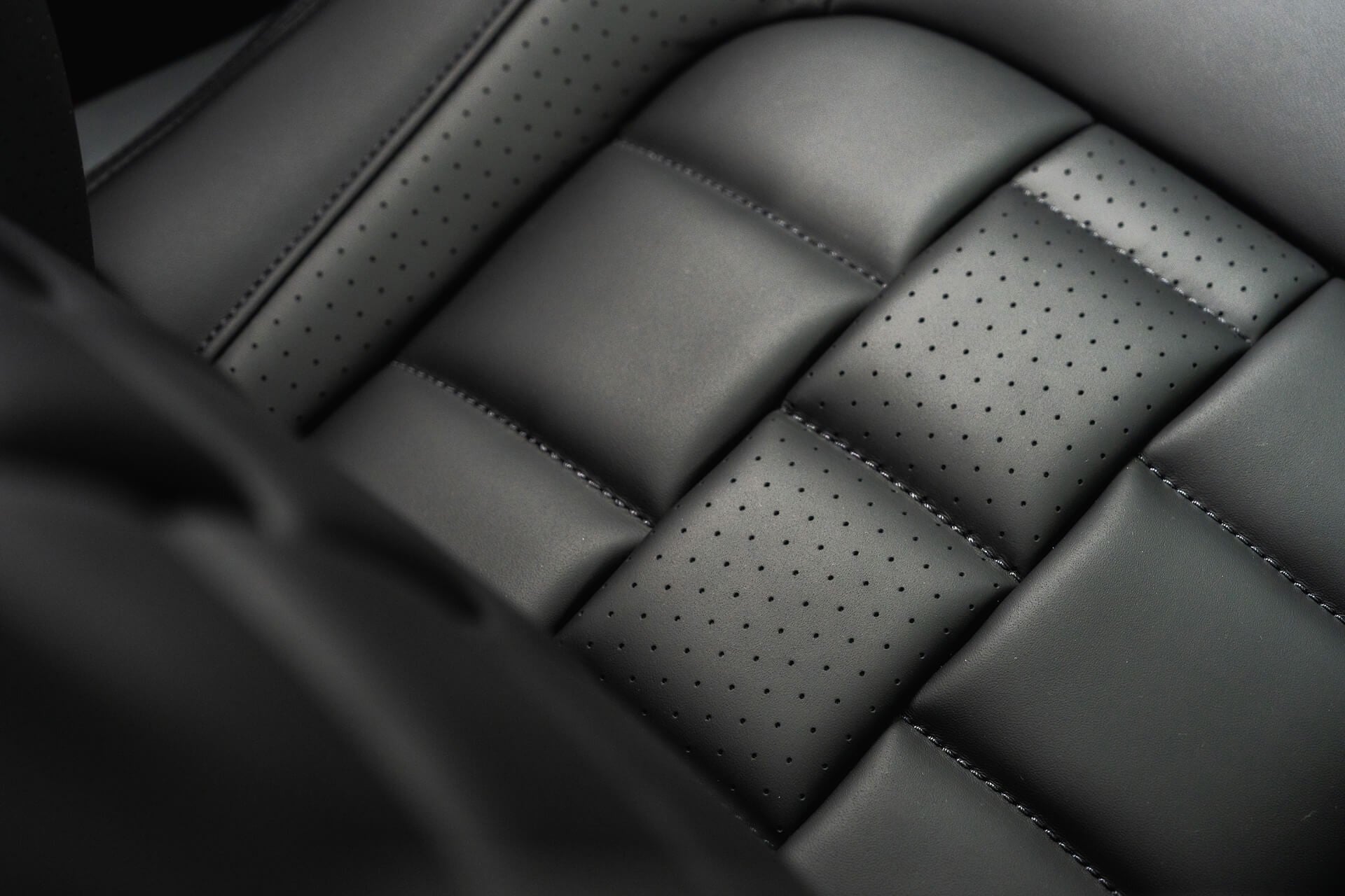 Land Rover Defender 90 P400 XS Edition Gallery Image