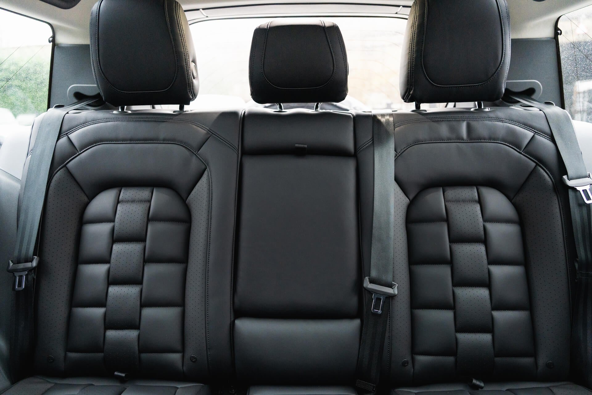 Land Rover Defender 90 P400 XS Edition Gallery Image