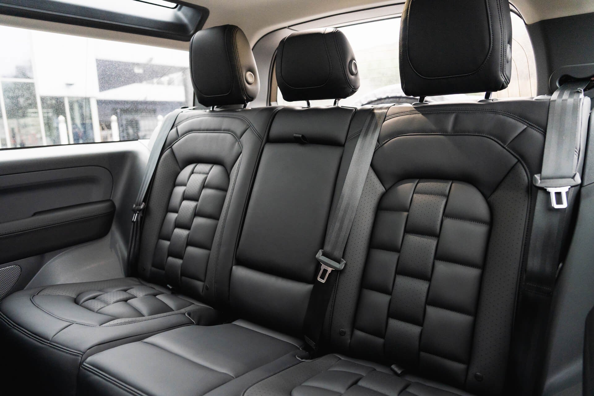 Land Rover Defender 90 P400 XS Edition Gallery Image