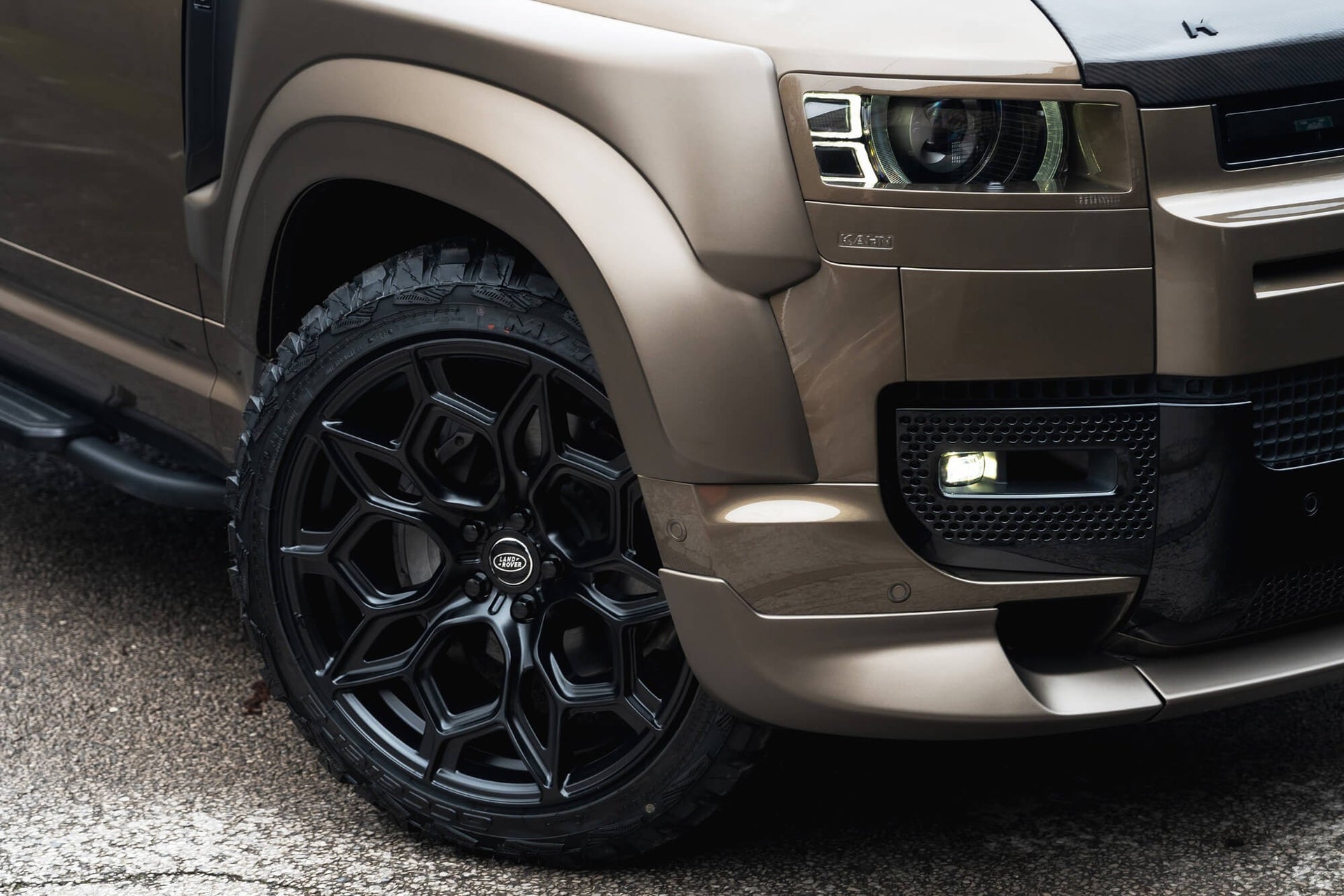 Land Rover Defender 90 P400 XS Edition Gallery Image