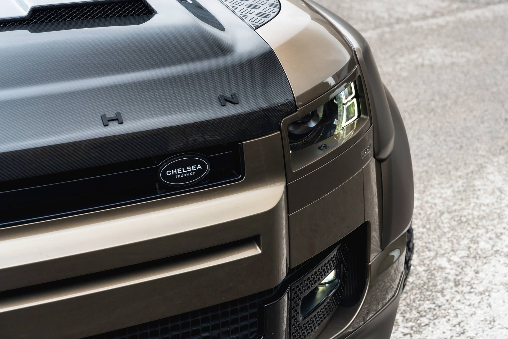 Land Rover Defender 90 P400 XS Edition Gallery Image