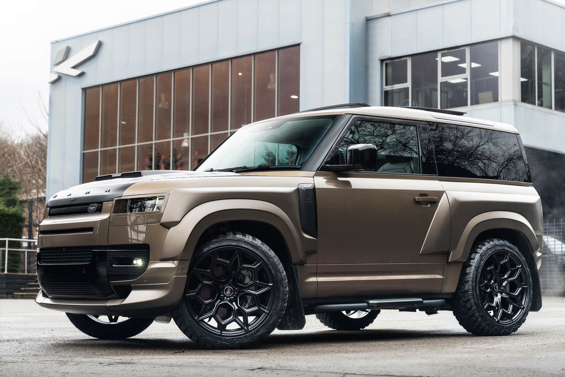 Land Rover Defender 90 P400 XS Edition Gallery Image