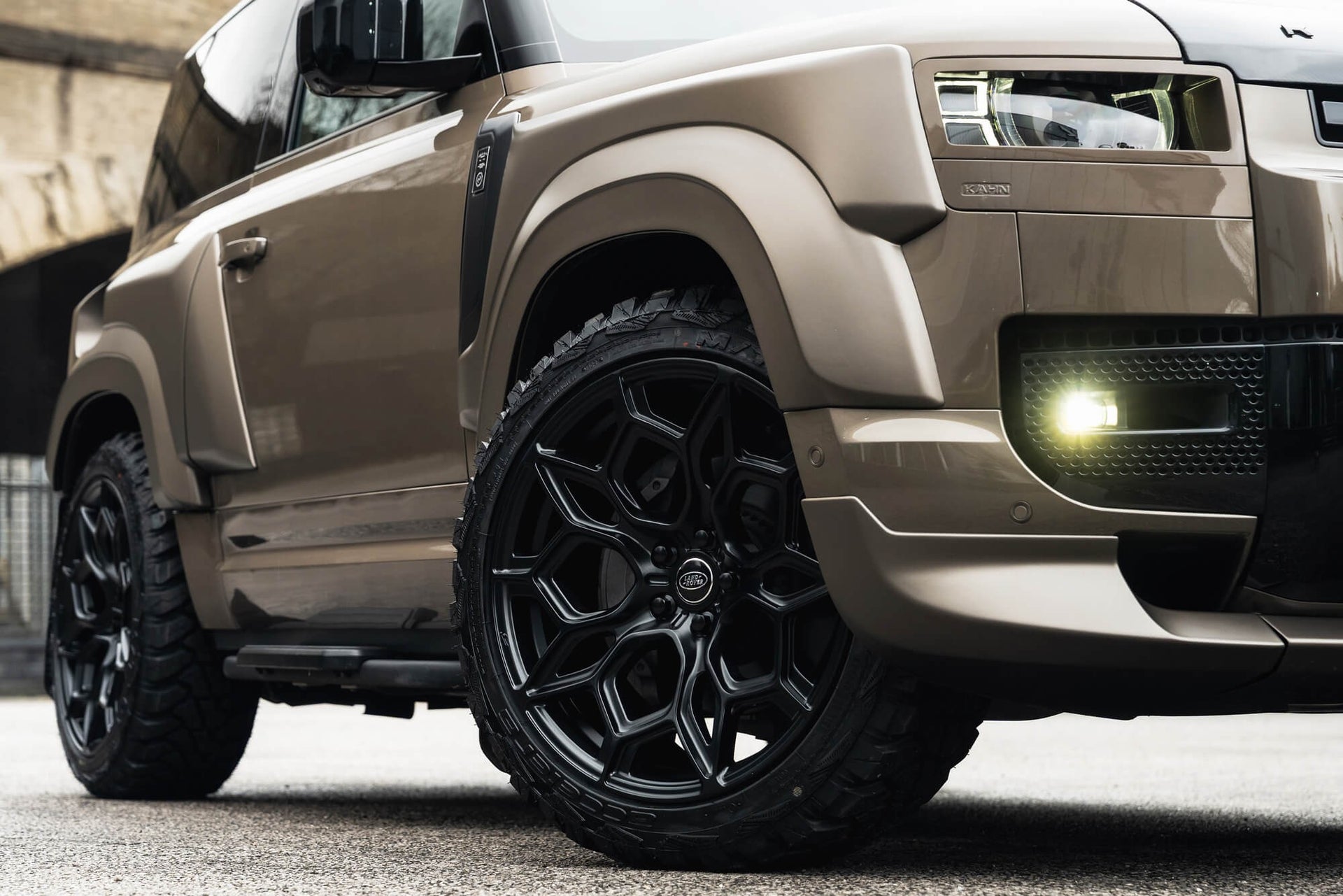 Land Rover Defender 90 P400 XS Edition Gallery Image