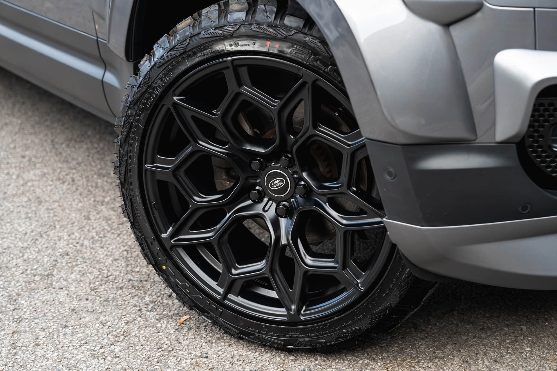 Land Rover Defender 110 7 Seat Gallery Image