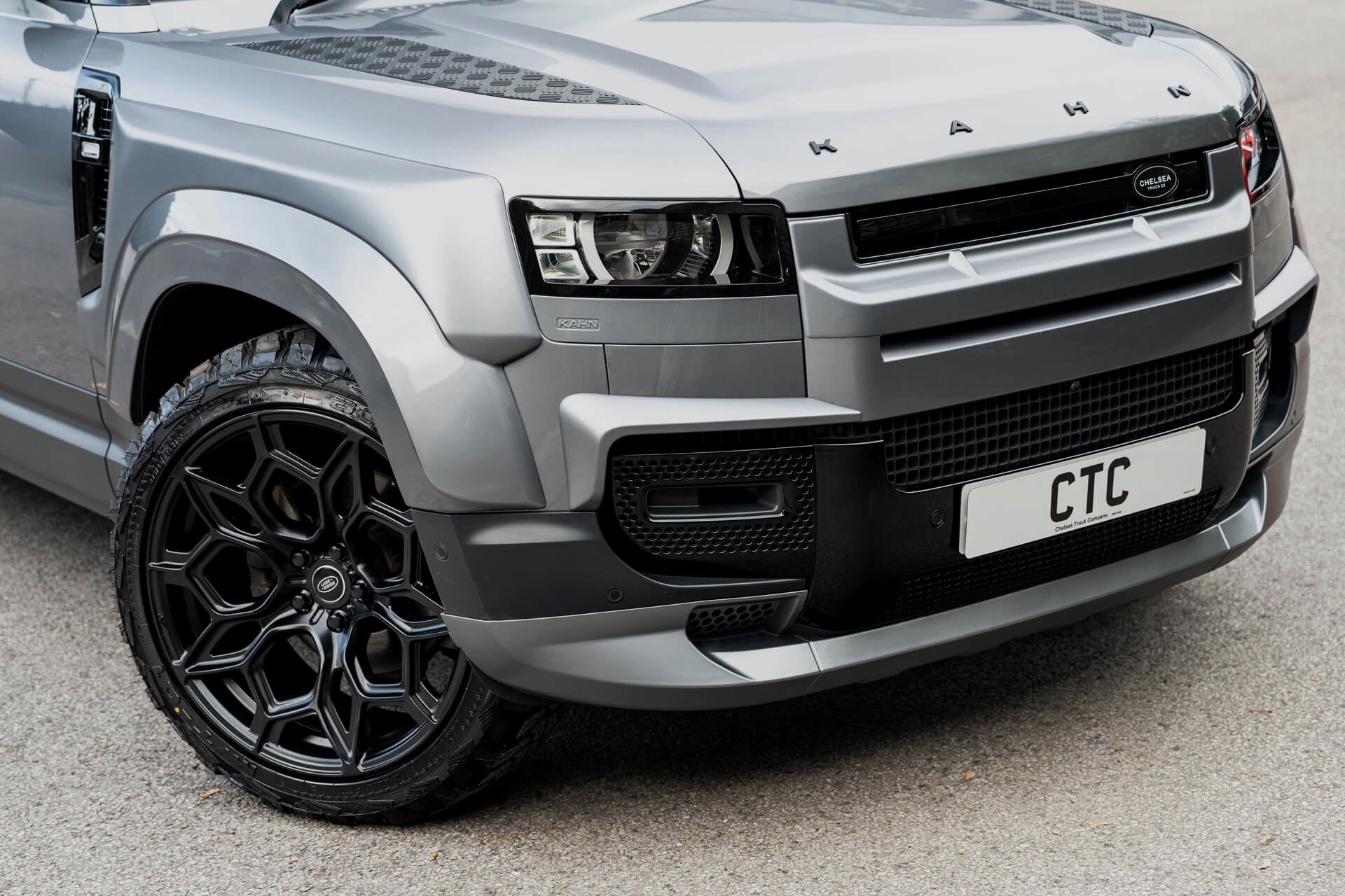 Land Rover Defender 110 7 Seat Gallery Image