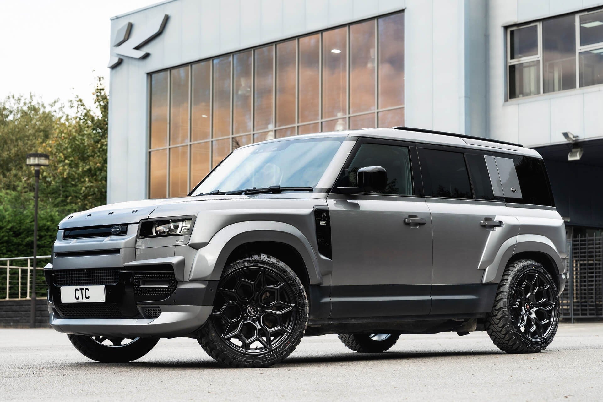 Land Rover Defender 110 7 Seat Gallery Image