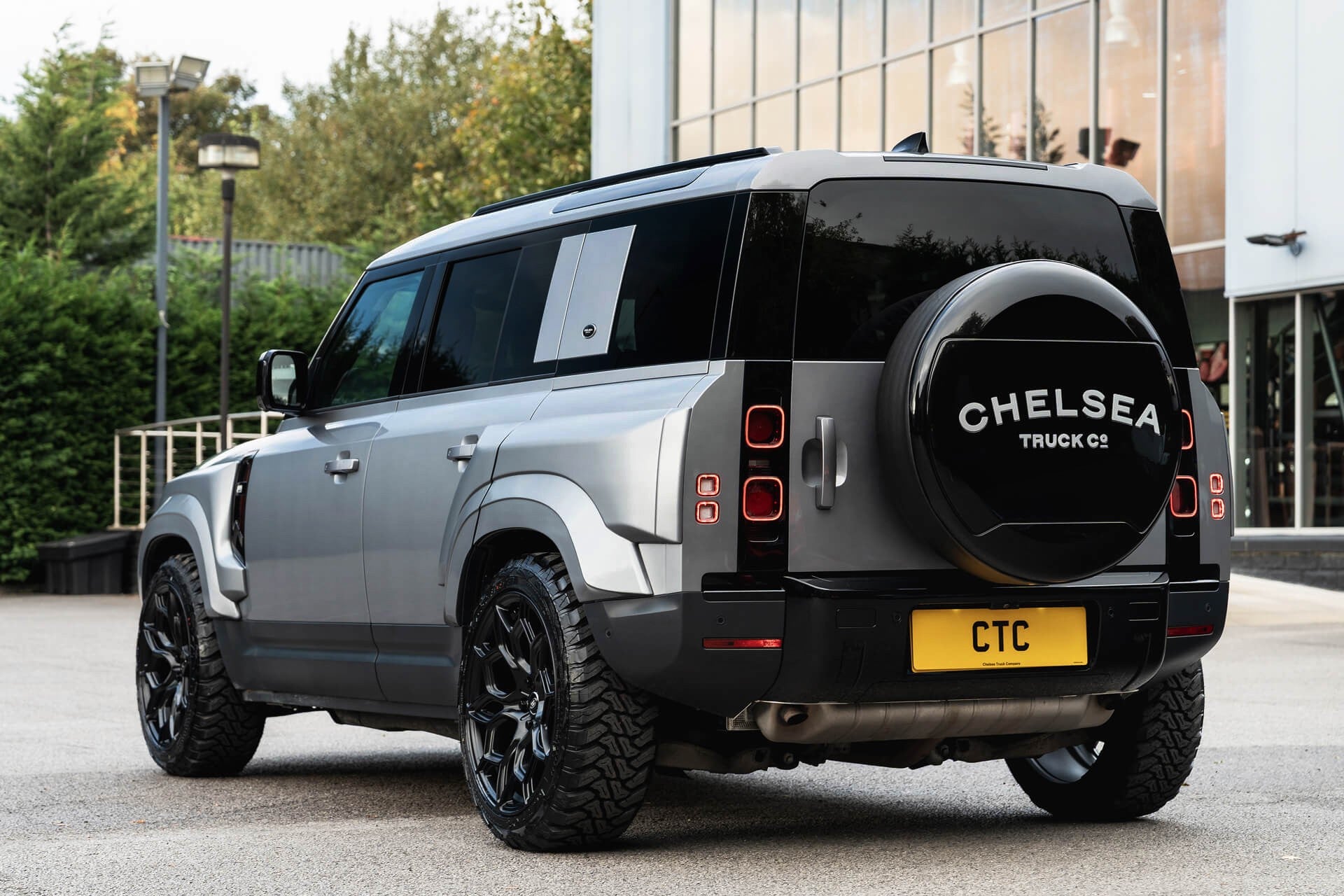 Land Rover Defender 110 7 Seat Gallery Image