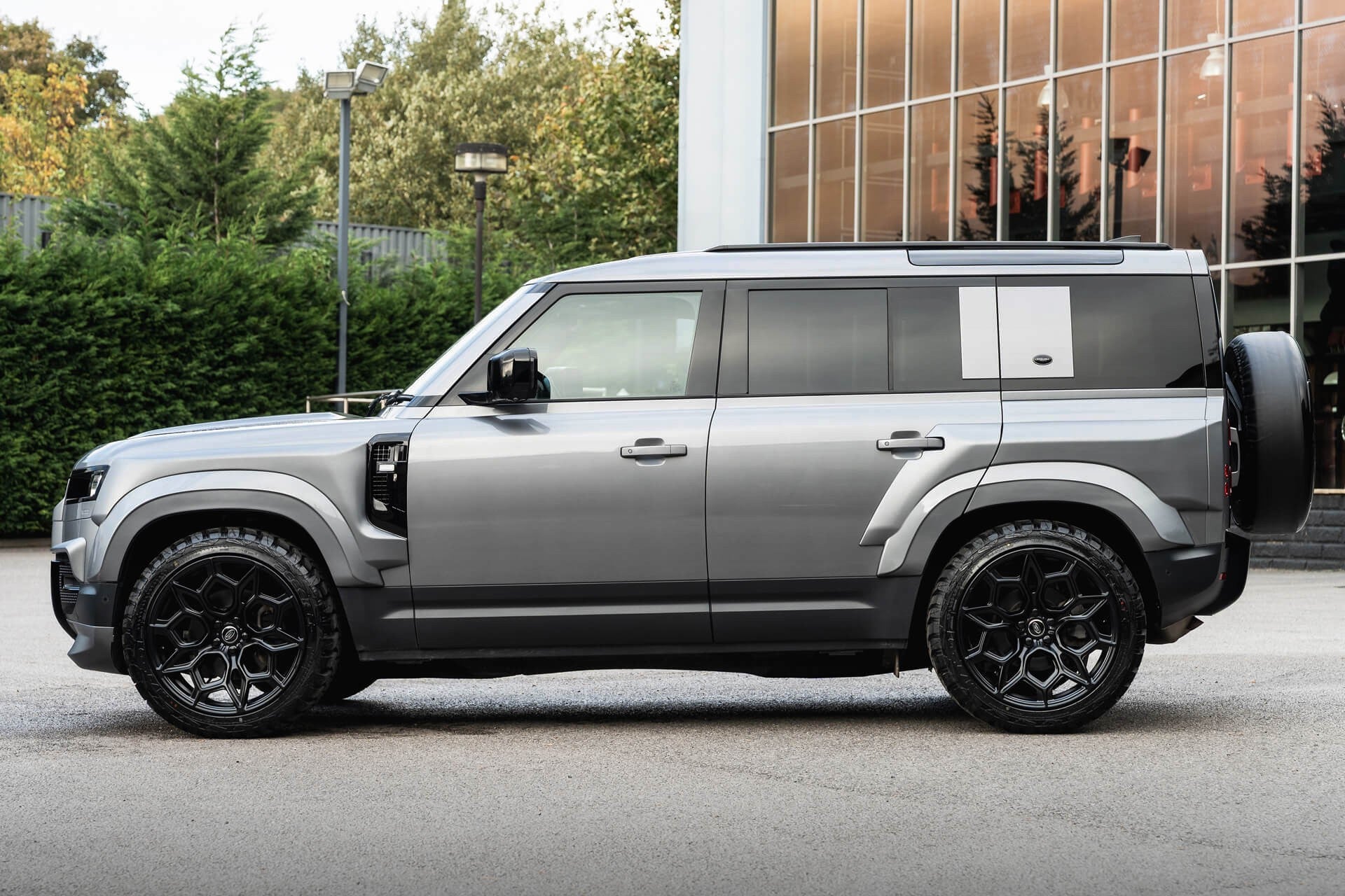 Land Rover Defender 110 7 Seat Gallery Image