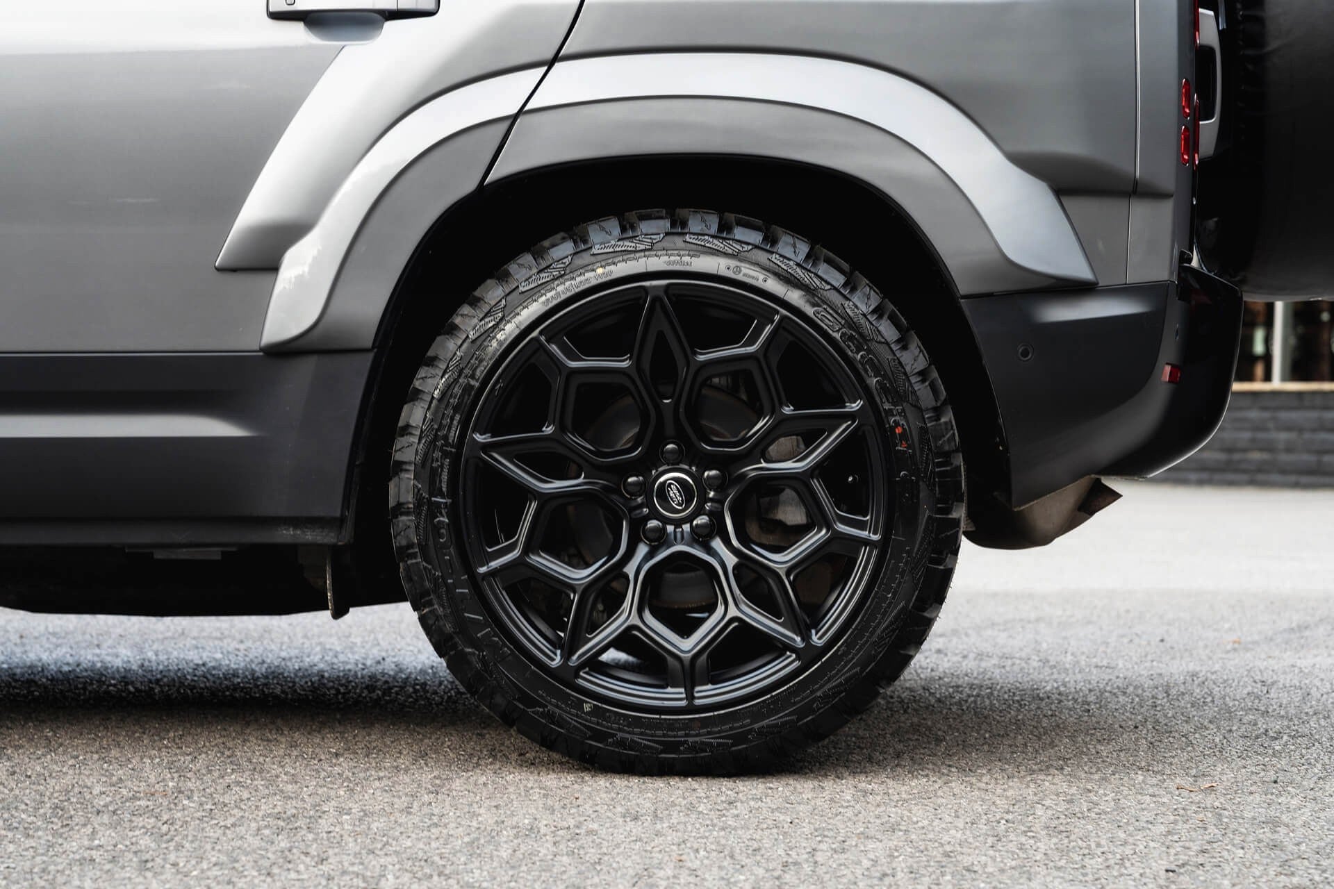 Land Rover Defender 110 7 Seat Gallery Image